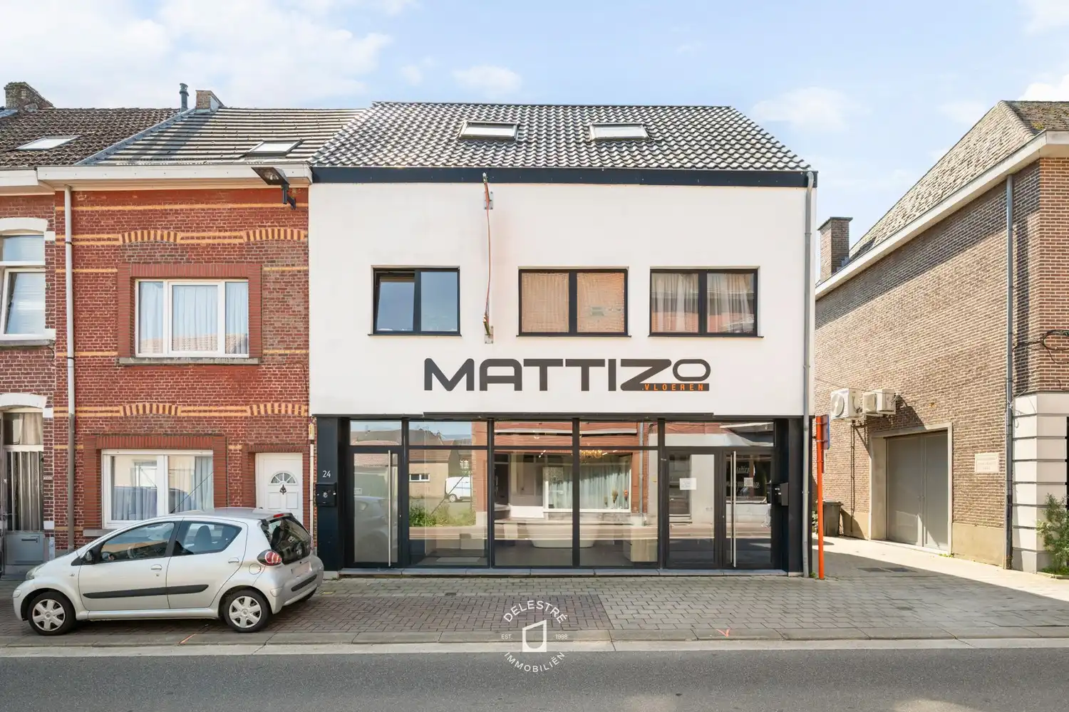 ERG RUIME KWALITATIEF VERHUURDE HANDELSWONING + GROND OF PARKING 12a23ca foto {{pictureIndex}}