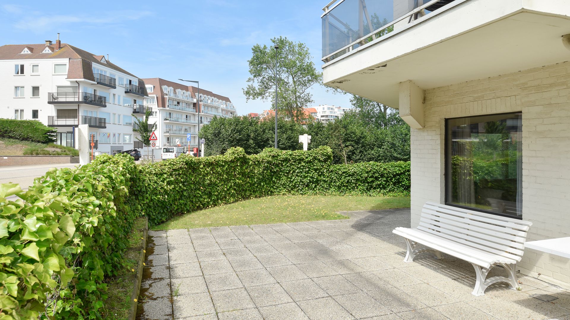 Te renoveren appartement op toplocatie in Duinbergen vlakbij het strand foto 1