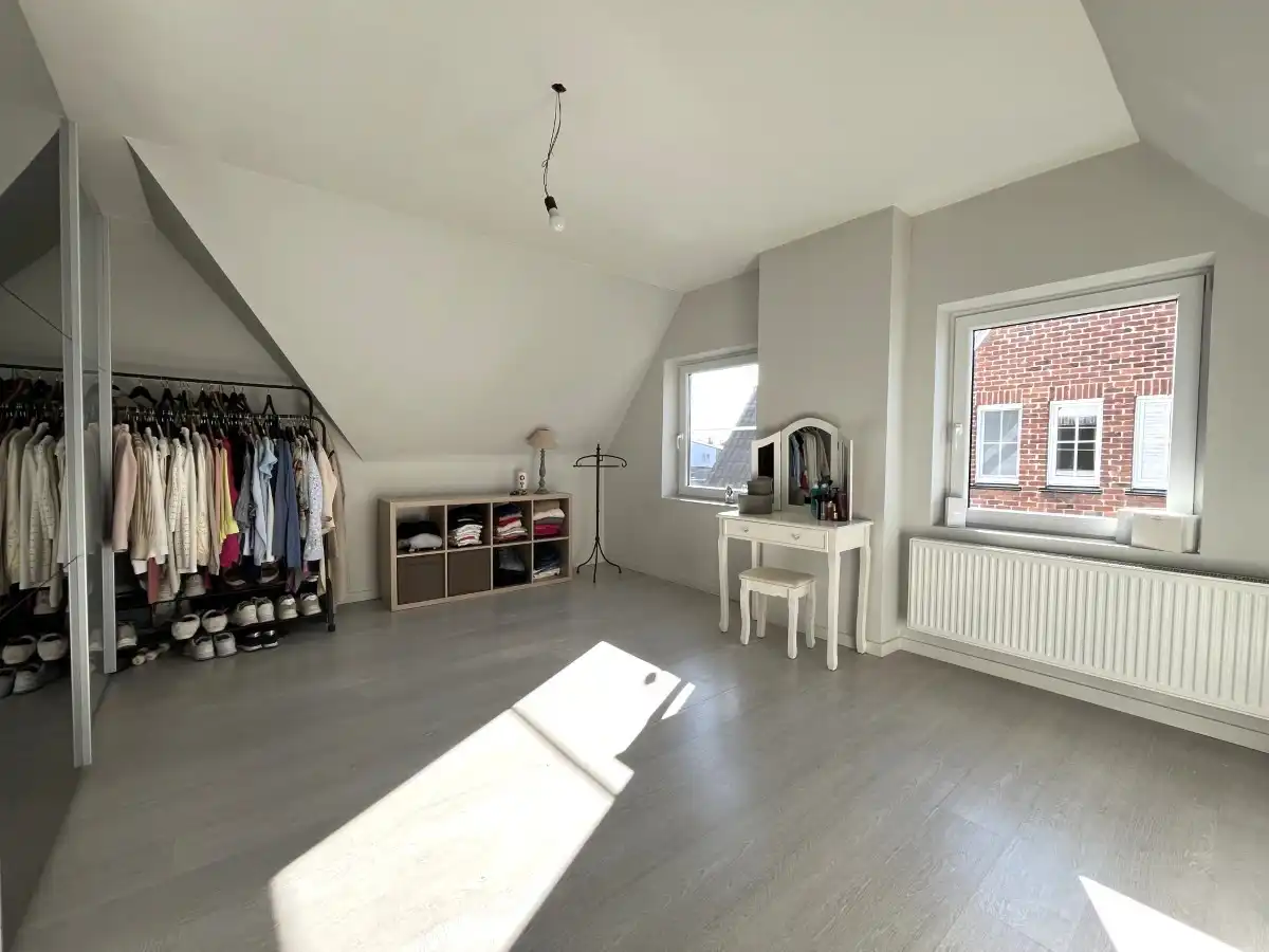 Izegem - Volledig gerenoveerde open bebouwing met zonnige tuin foto 13