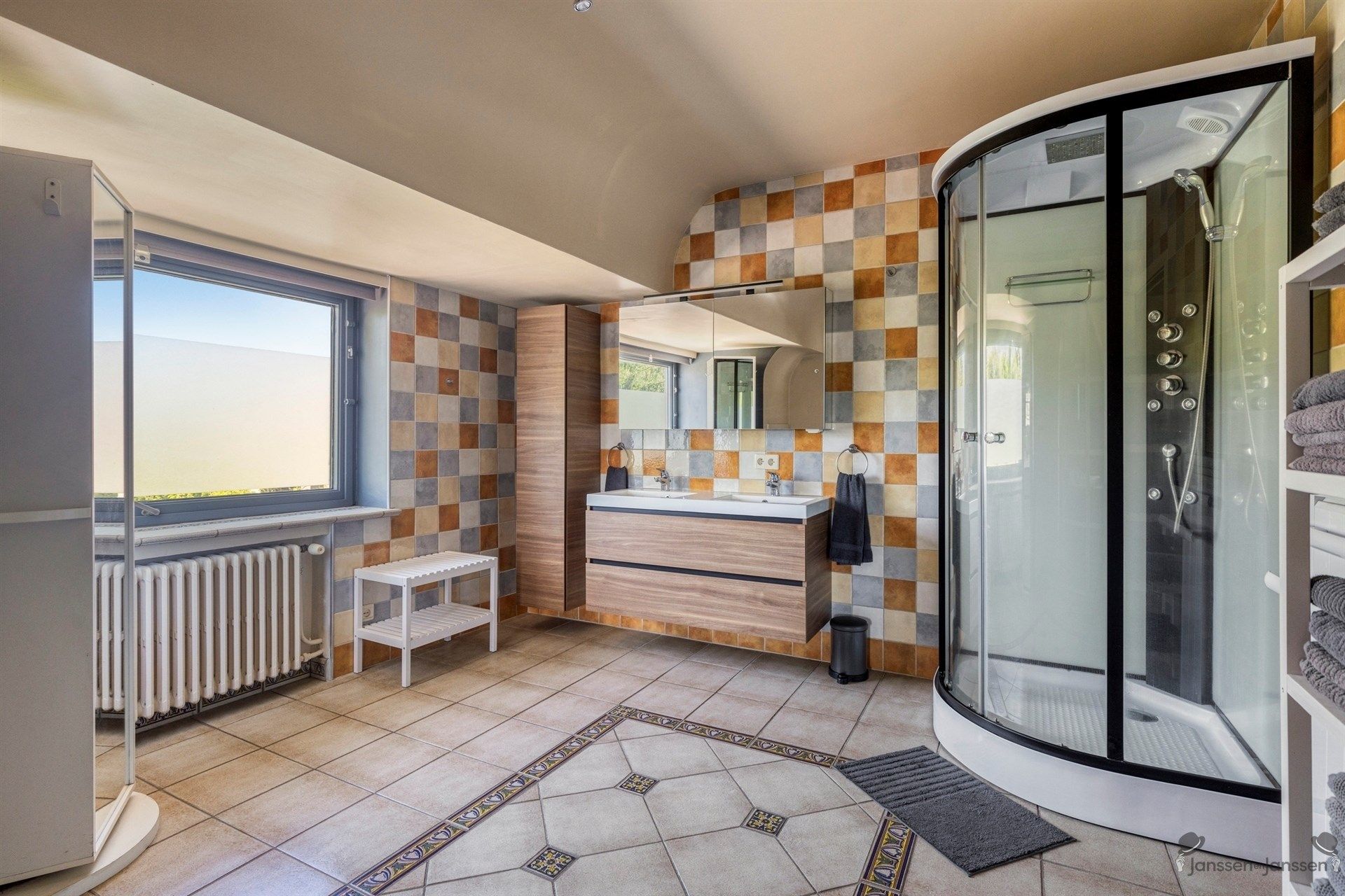 meergezinswoning met 9 slaapkamers, instapklaar foto 23