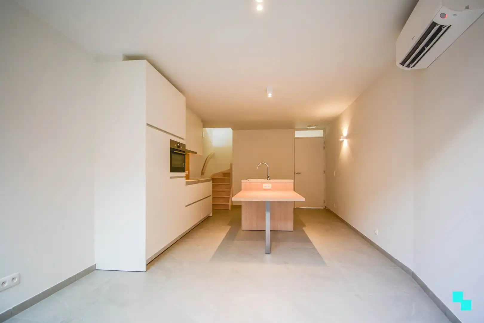 Stijlvolle hernieuwbouwwoning (BEN) met 2 slaapkamers - stadscentrum foto 5