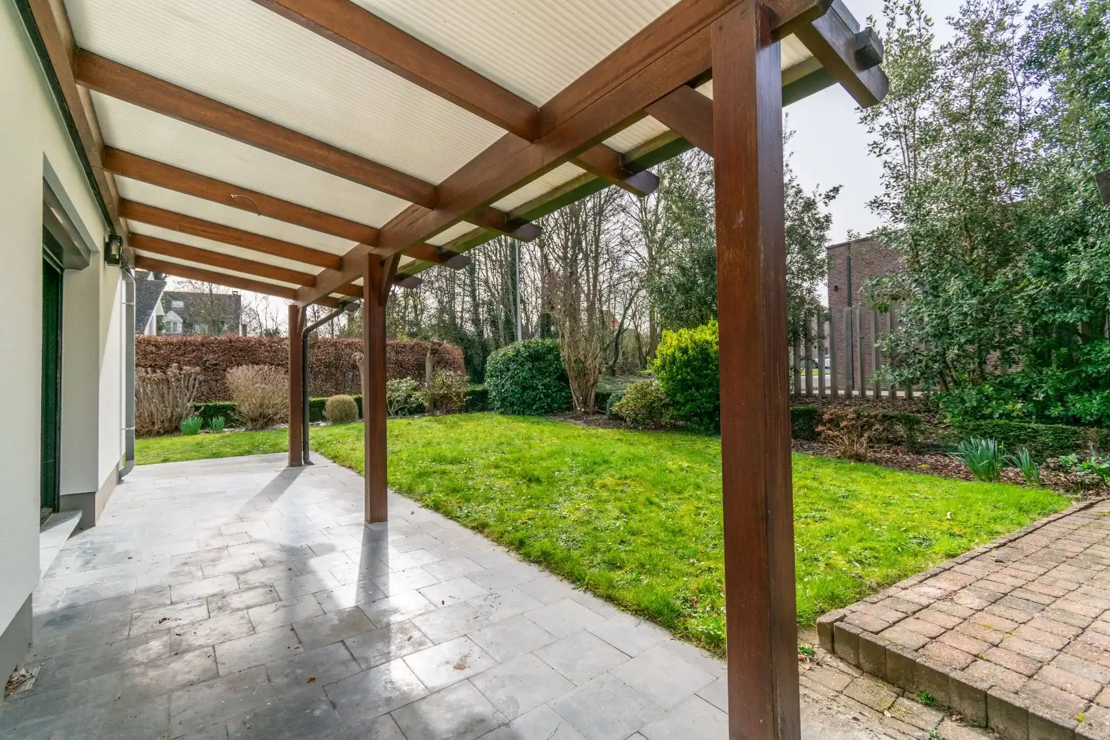 CHARMANTE BUNGALOW MET 2 SLPK + BUREAU OP TOPLOCATIE ! foto 9