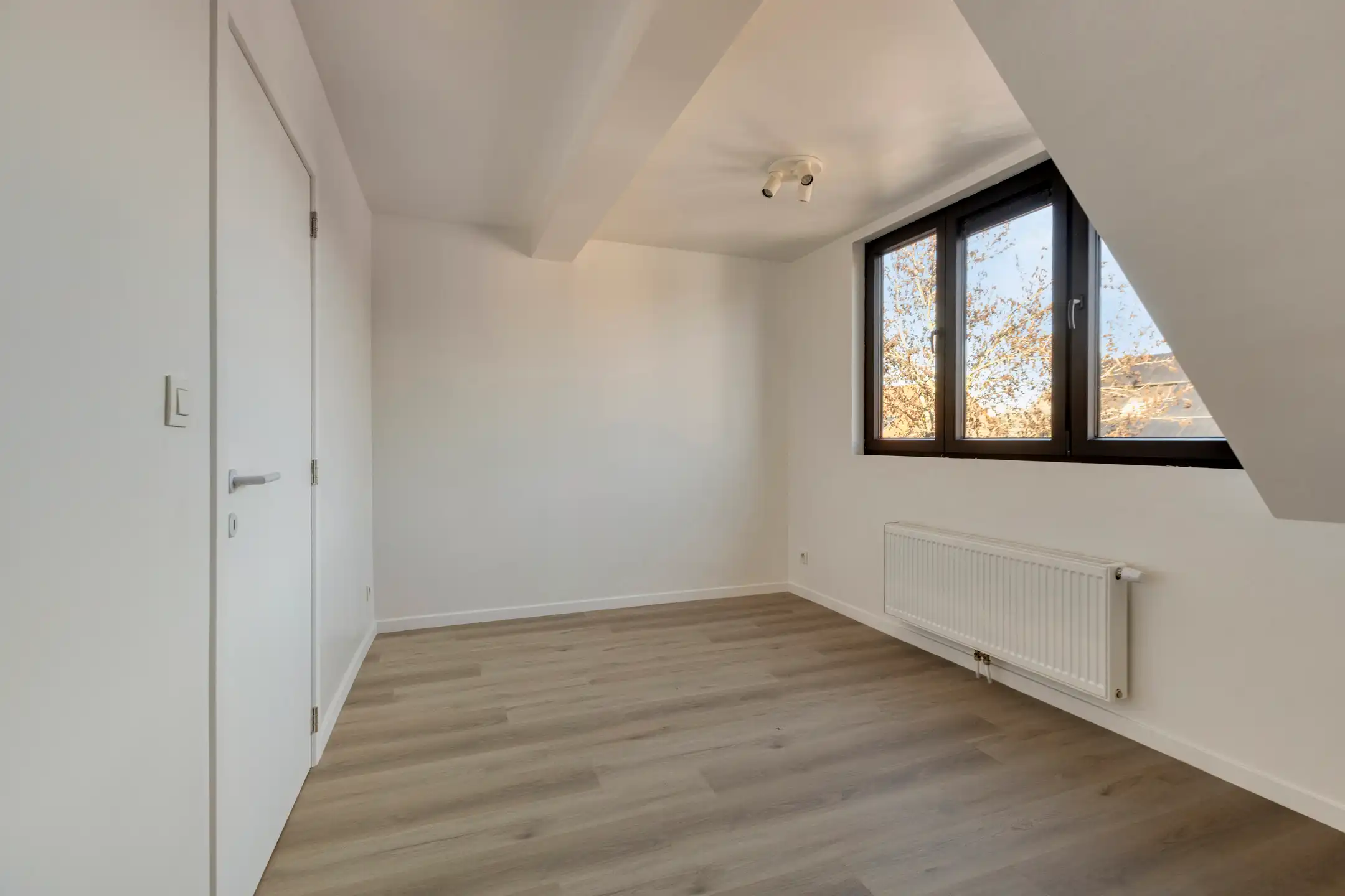 Woning met 4 slaapkamers, 2 badkamers en 2 autostaanplaatsen foto 13