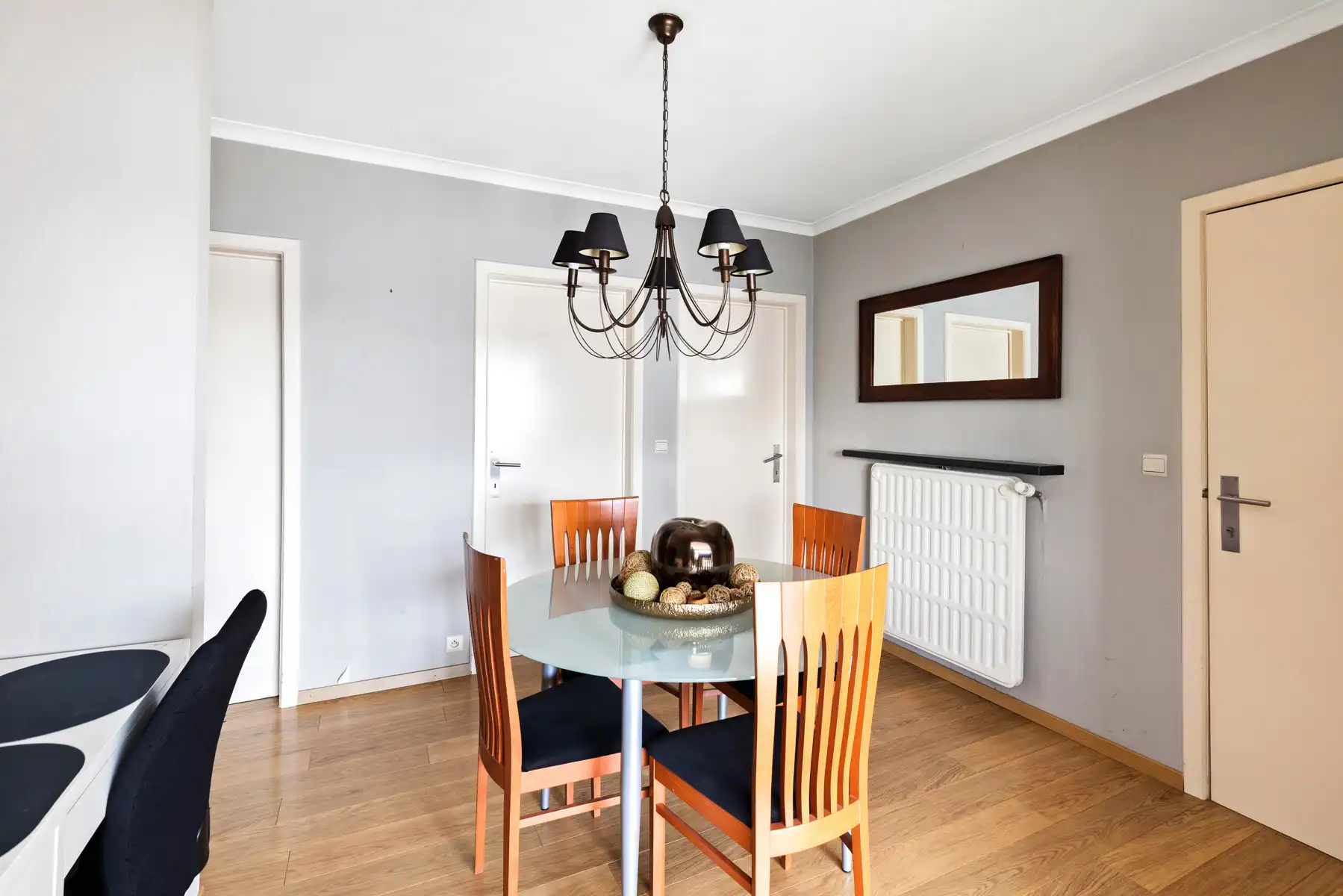 Instapklaar appartement centrum Laarne foto 9