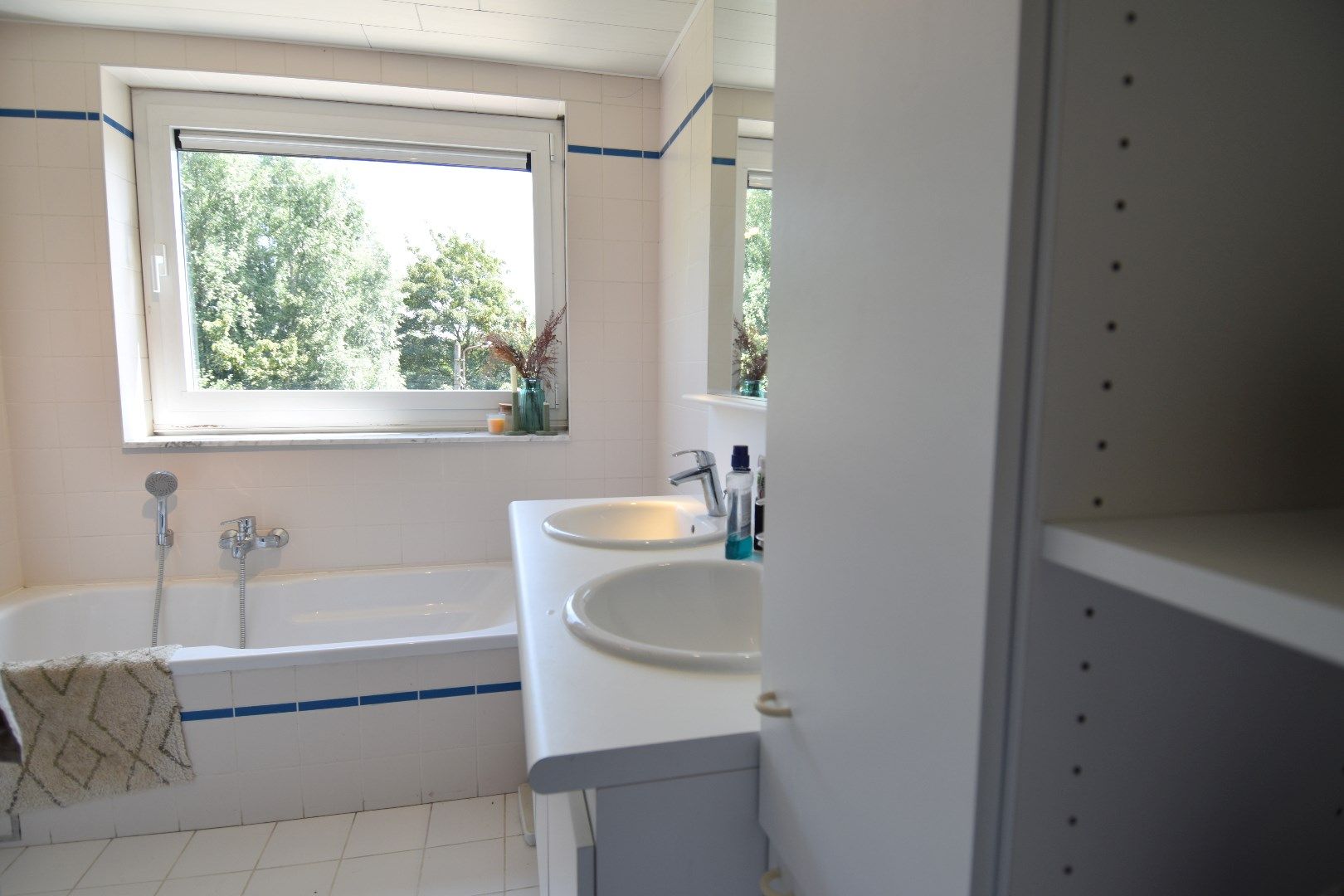 Prachtig, lichtrijk en ruim 3 slaapkamer dak appartement in Rollegem foto 8