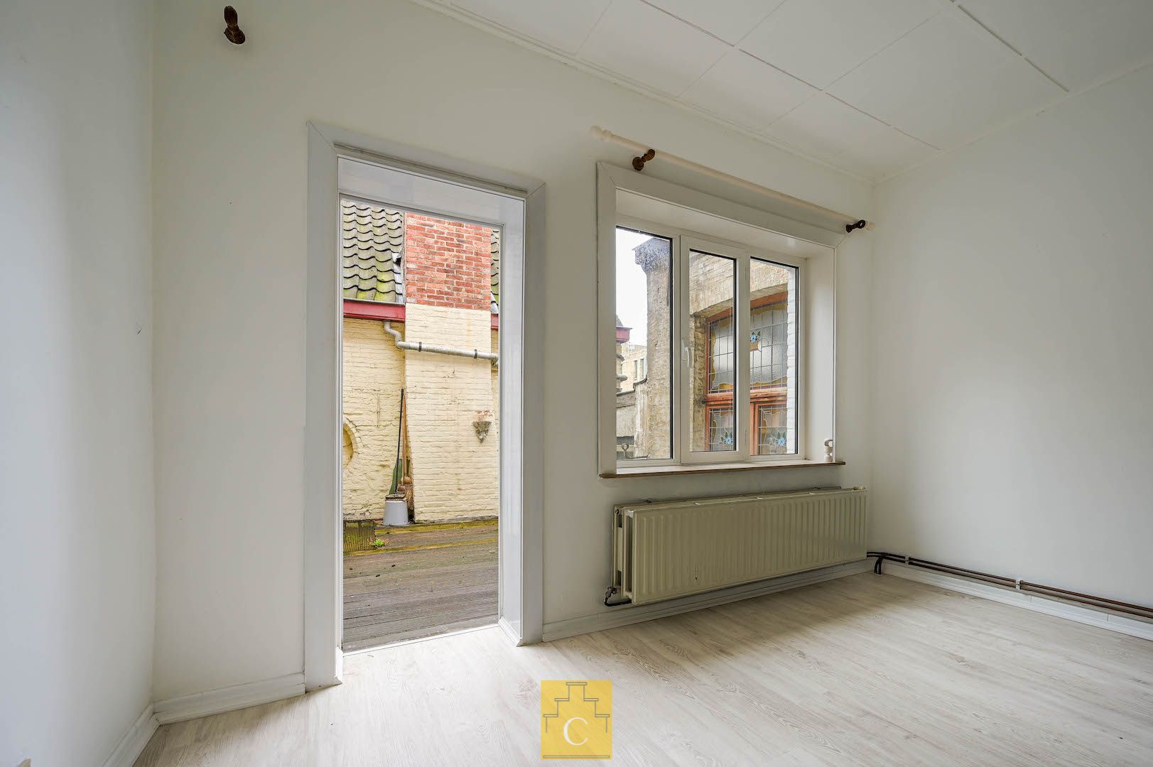 handelshuis op toplocatie vlakbij de Markt, dubbele 17e eeuwse trapgevel, knappe winkel/kantoor, 2 cosy appartementen met 2 à 3 slaapkamers, terras foto 16