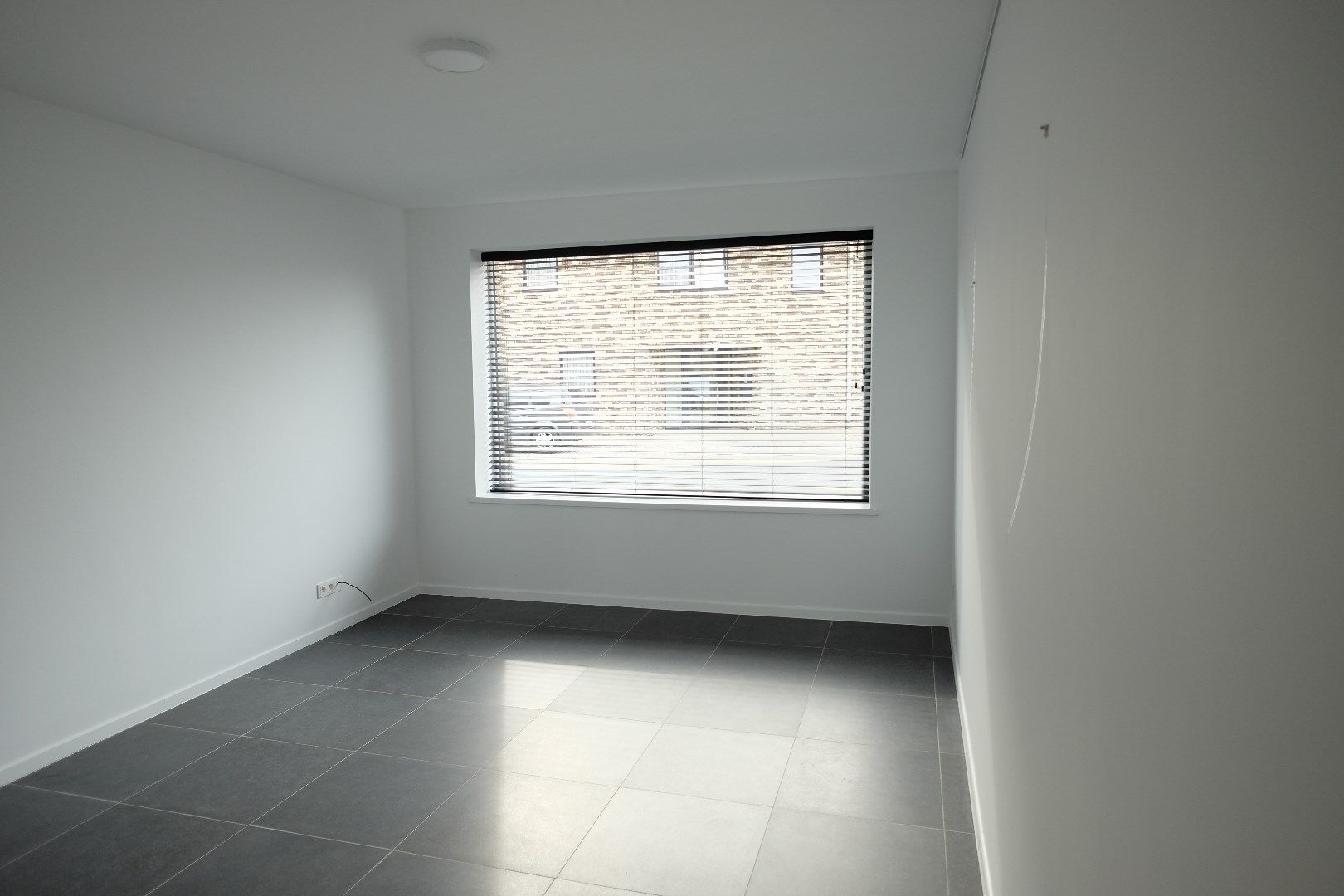 Volledig vernieuwde ruime rijwoning met tuin. foto 4