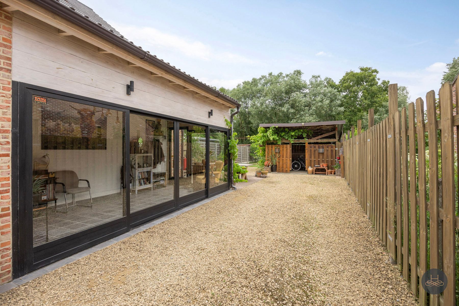 Gerenoveerde woning met fantastische buitenruimte foto 27
