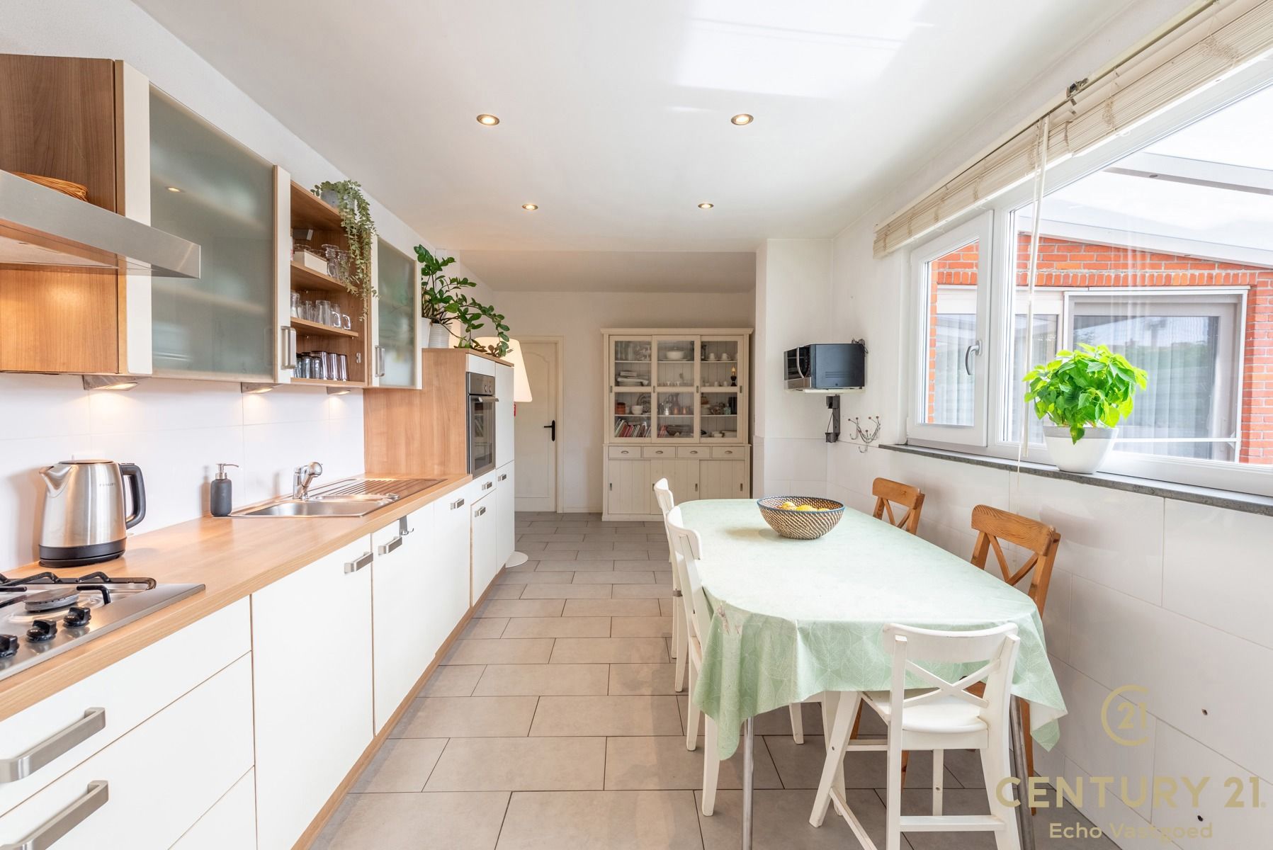 Ruime en Instapklare Hoekwoning met Tuin en Garage foto 9