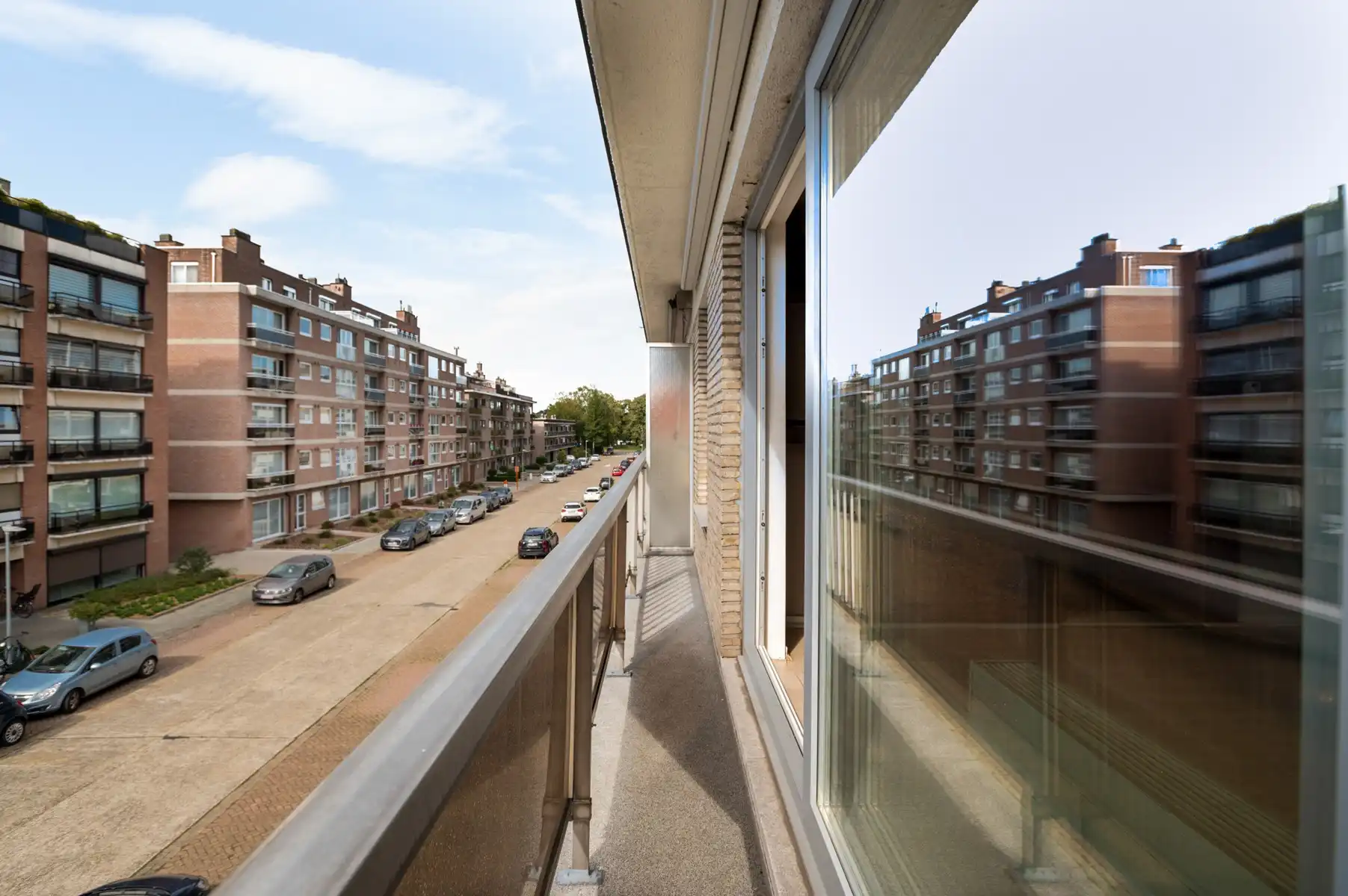 Goed gelegen 3-slaapkamerappartement met garage foto 6