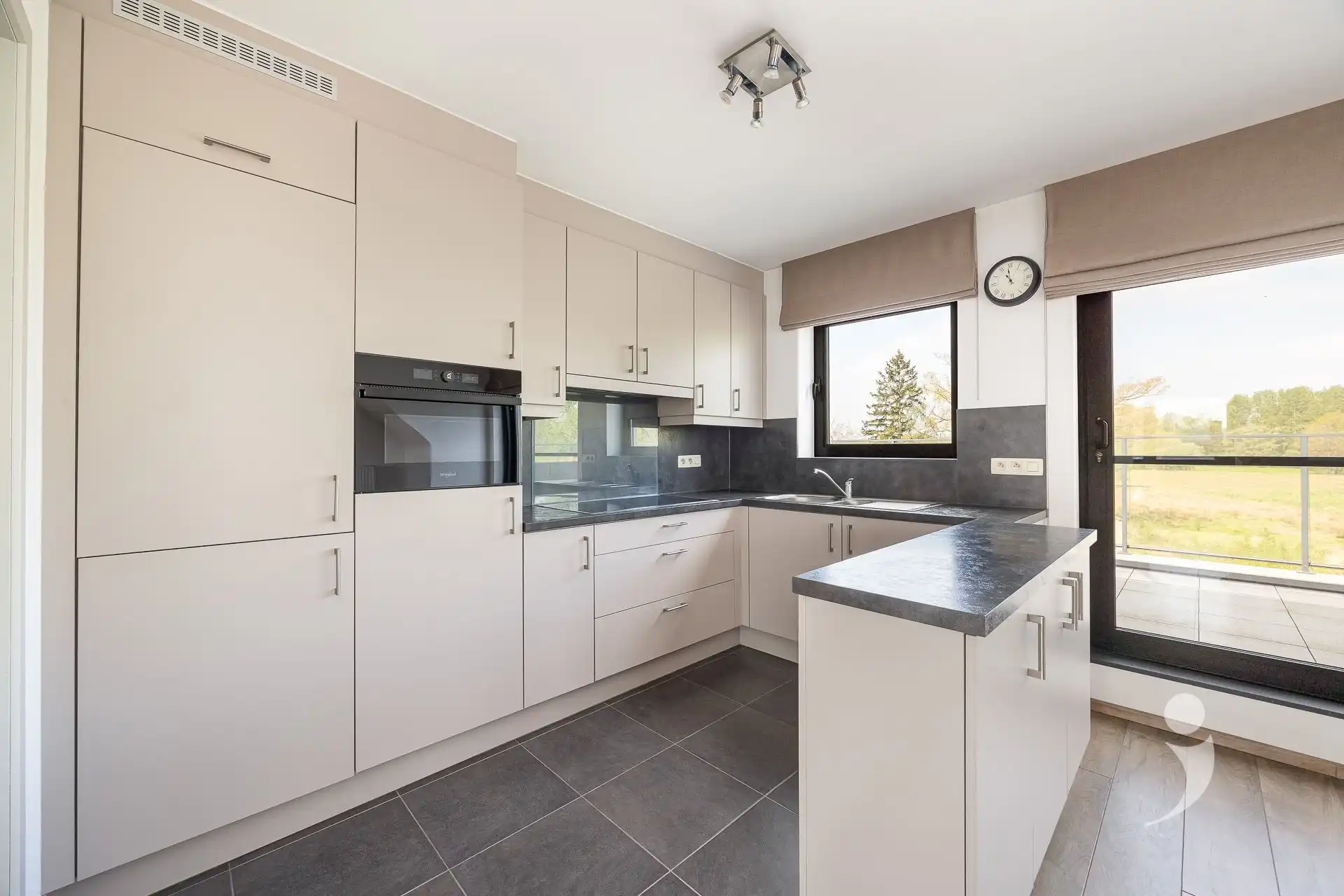 Ruim appartement op een toplocatie!  foto 11