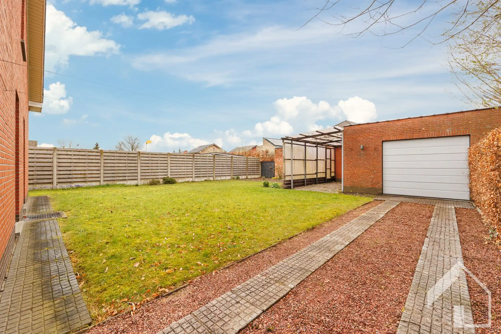 Open bebouwing in een rustige wijk! foto 29