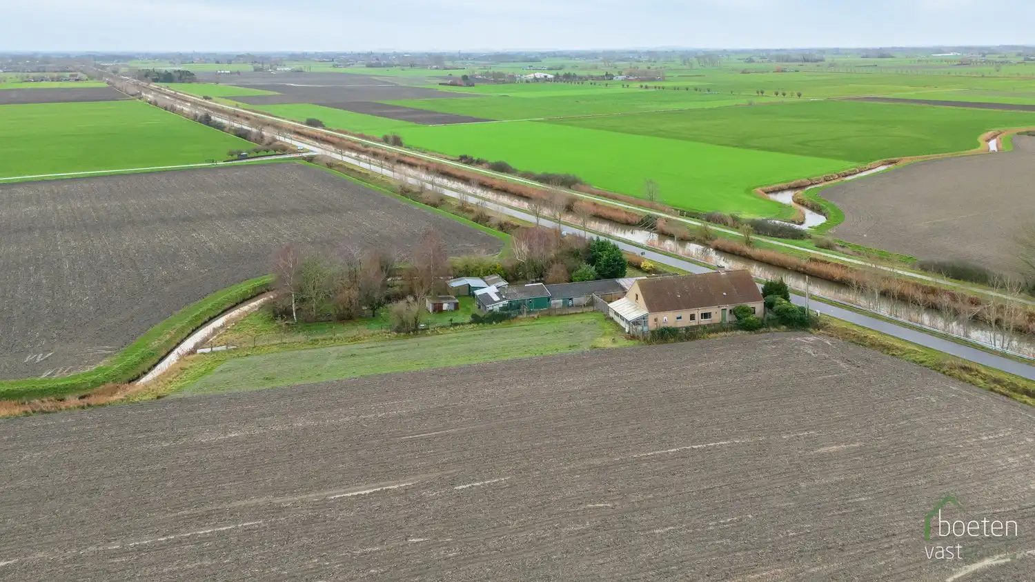 Steenkerke: Prachtig gelegen landhuis langs de Lo-vaart tussen Veurne en Alveringem op 38a 90ca grondopp. foto 27