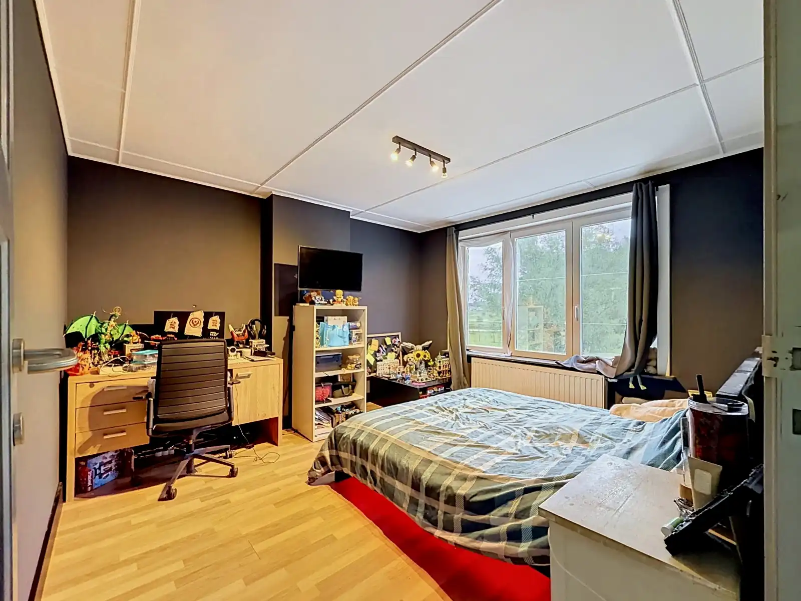 Ruime gezinswoning Met Tuin EN 4 SLPK in hartje Denderleeuw! foto 8