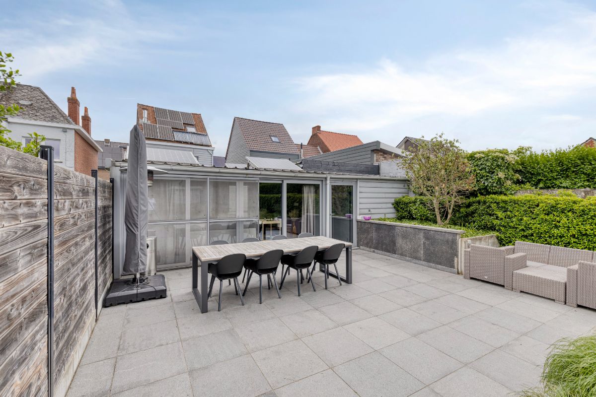 Instapklare gezinswoning met prachtige tuin en garage foto 8