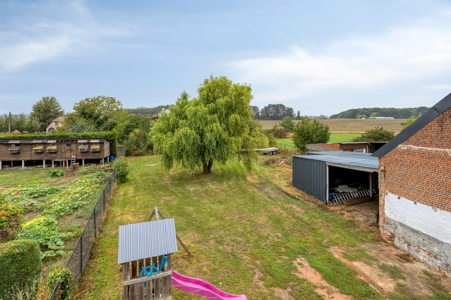 Ruime woning met tuin foto 2
