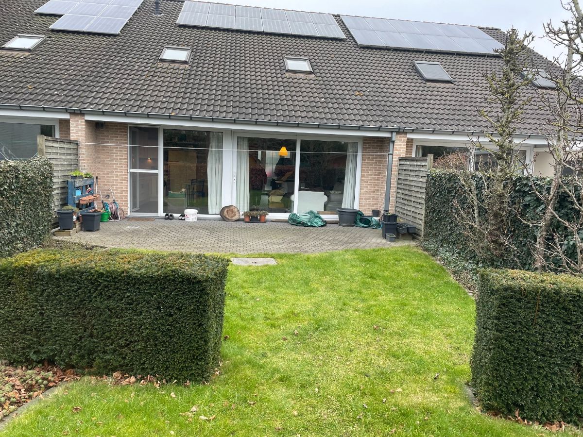 EENGEZINSWONING + tuin & garage foto 2