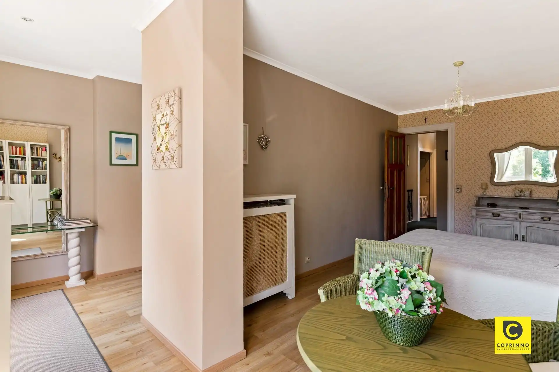 Karaktervolle woning te koop in hartje Edegem foto 19