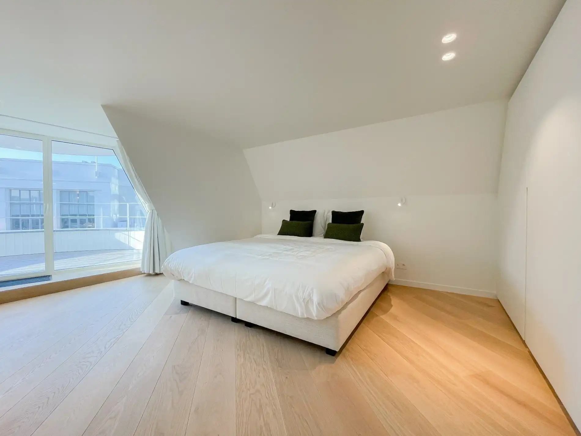 Exclusieve villa: Uitzonderlijk volledig gerenoveerde villa met frontaal zeezicht. foto 41