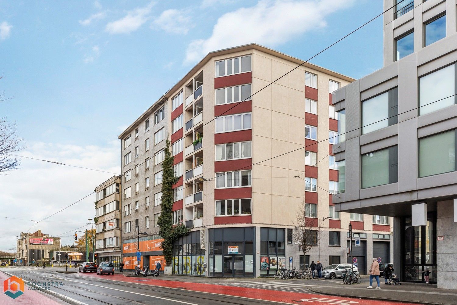 Handelspand met studio op een uitstekende visibiliteit te Borgerhout foto {{pictureIndex}}