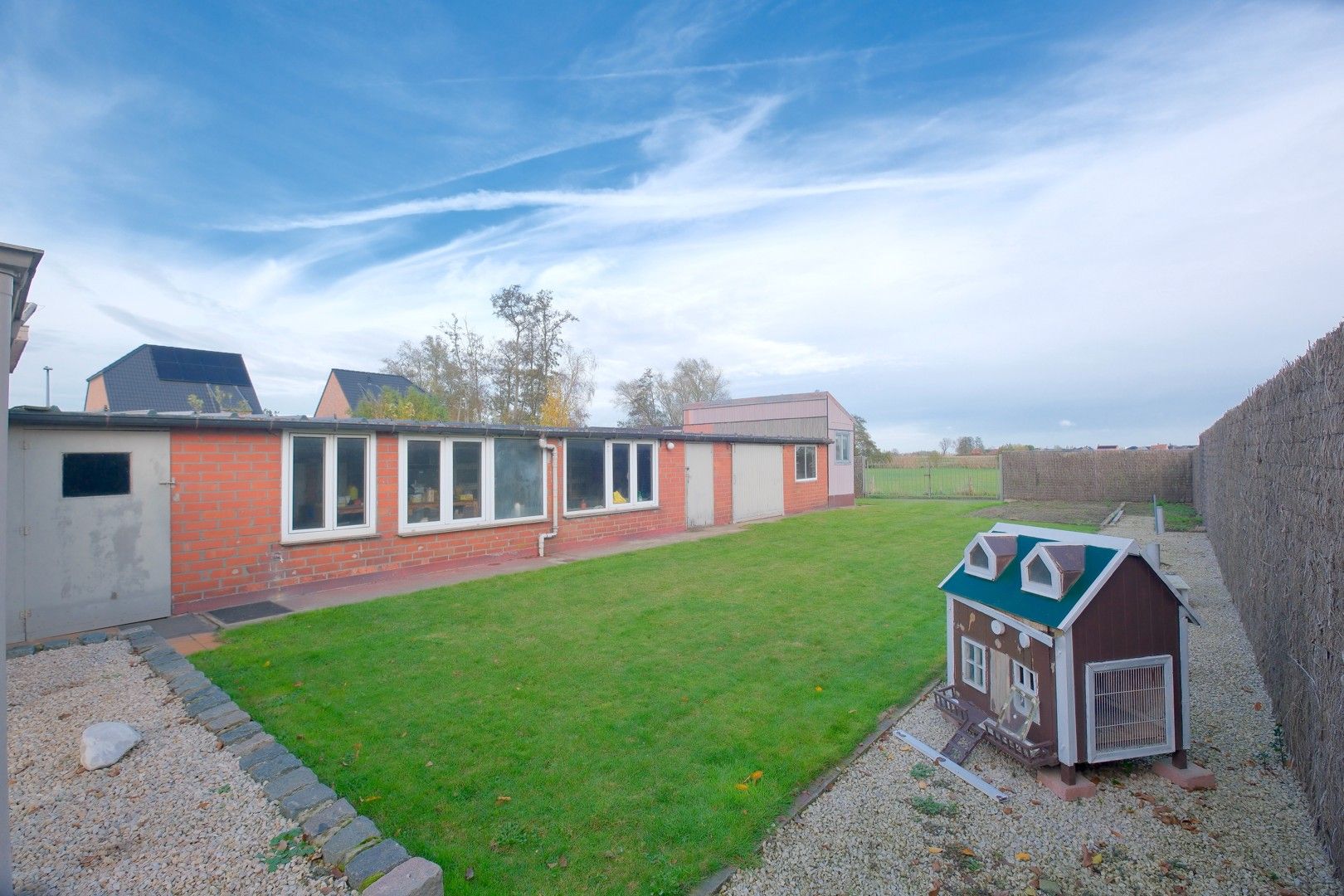 Rustig gelegen bungalow met 3 slpks en garage op 800 m²! foto 24