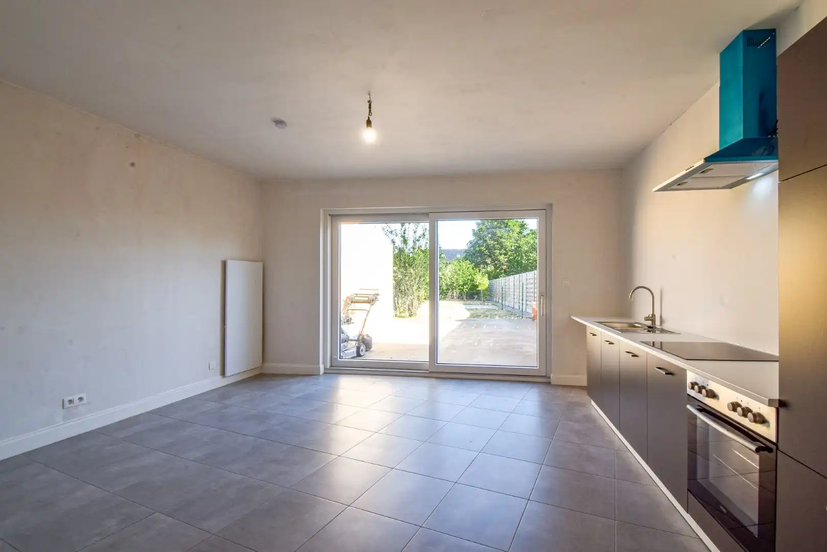 Instapklare gerenoveerde rijwoning in het centrum van Gistel foto 20