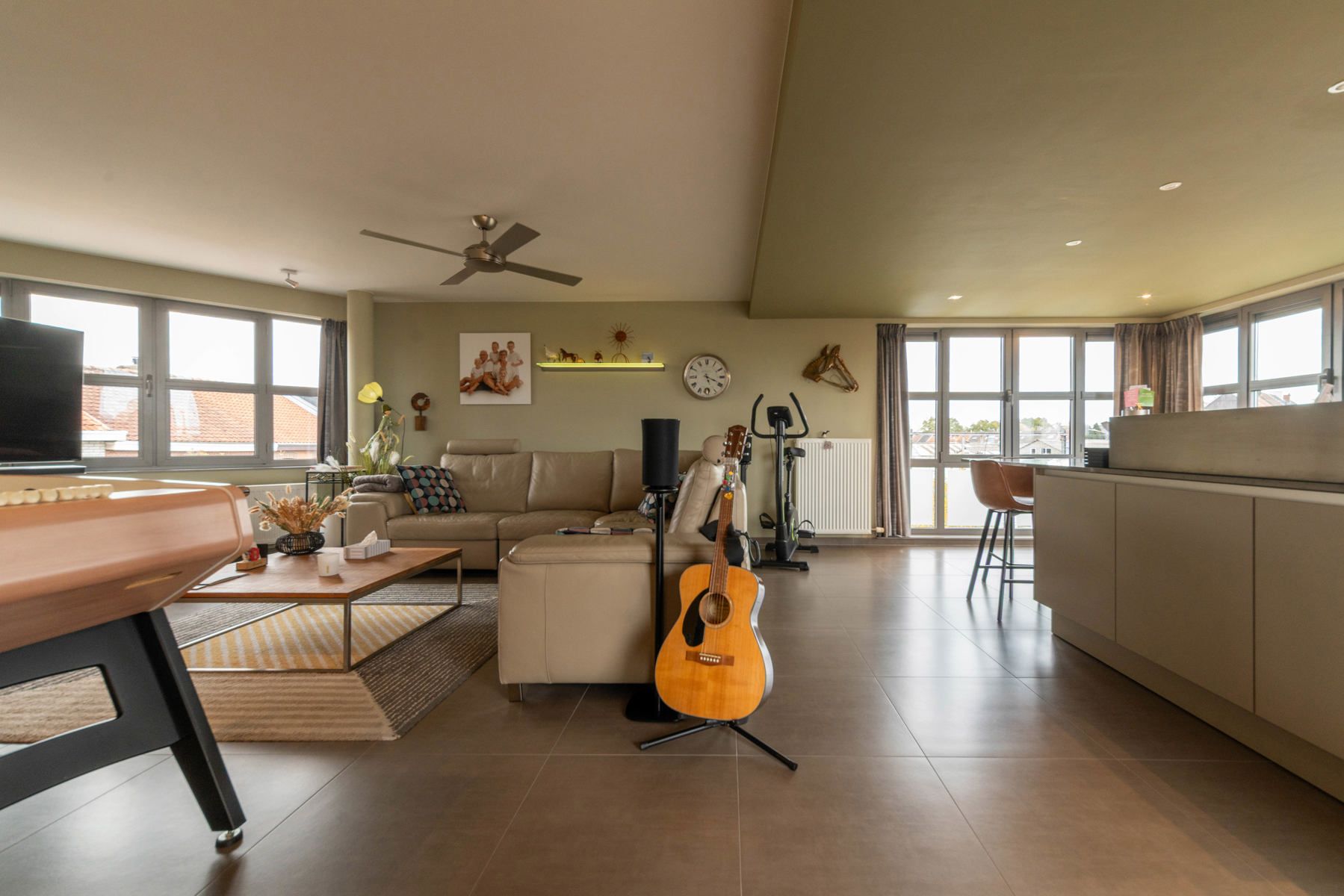 Ruim en luxueus duplexappartement met groot zuid-gericht terras. foto 2