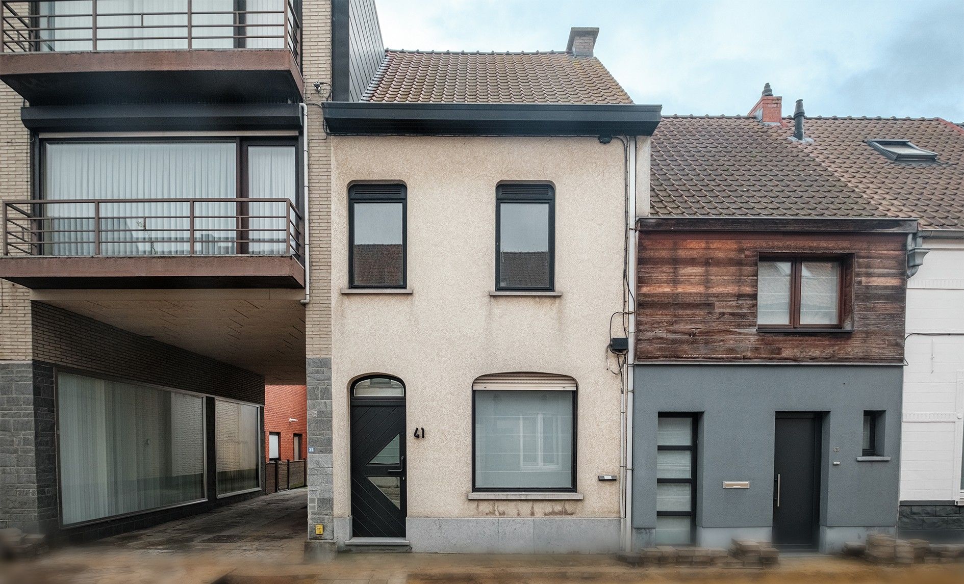 Instapklare woning met 3 slaapkamers in centrum Waregem foto {{pictureIndex}}