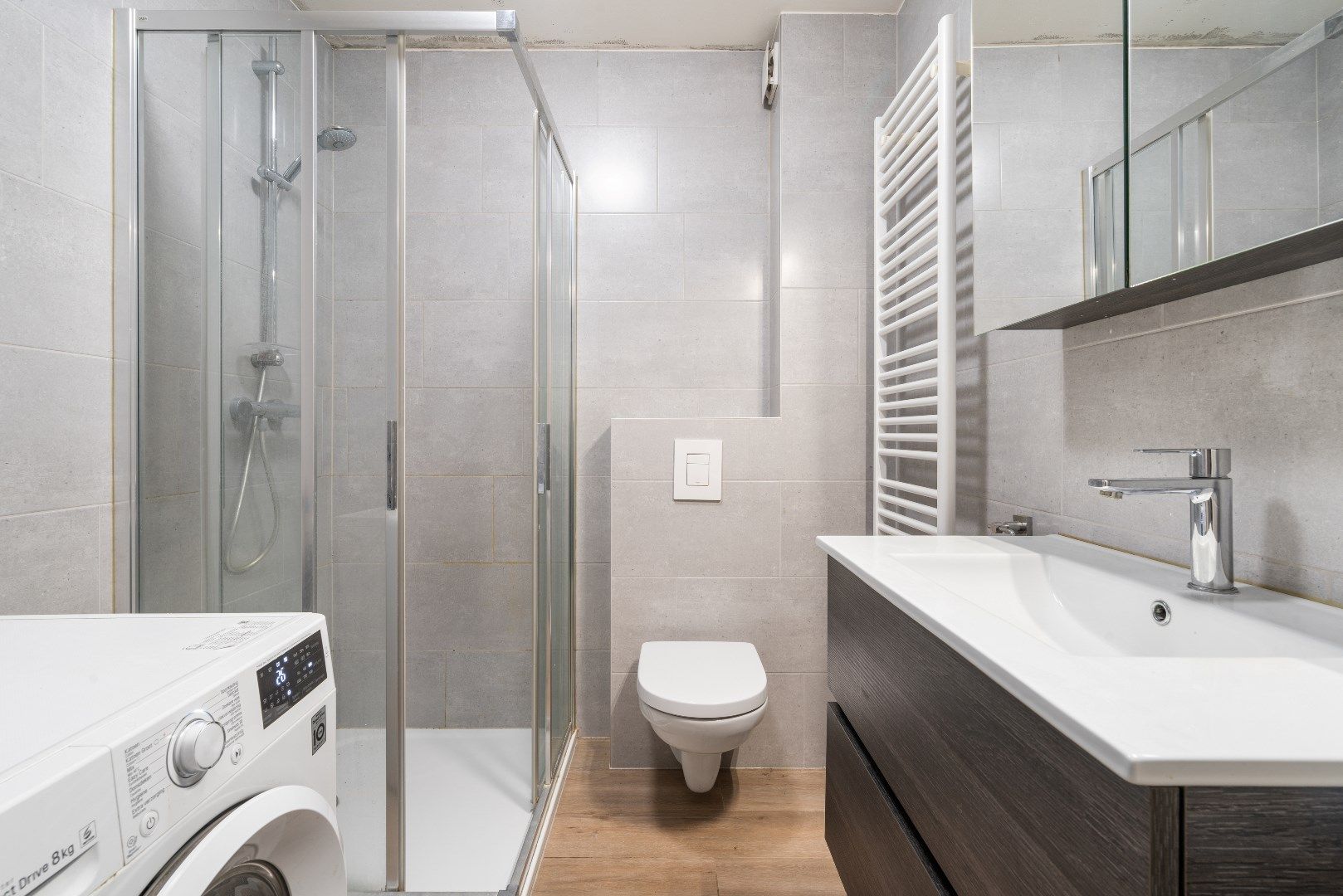 Instapklaar appartement met terras nabij het centrum van Lokeren foto 7