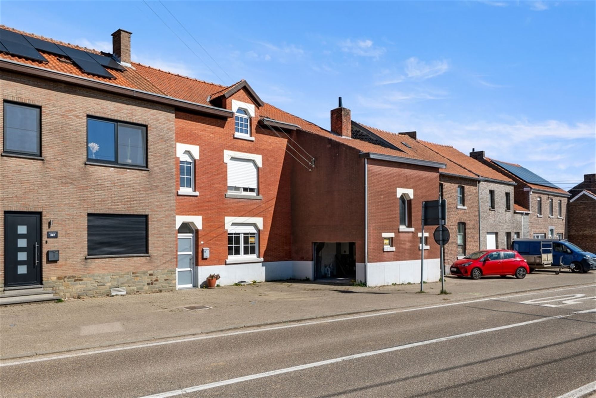 GEZELLIGE GEZINSWONING MET 3 SLKS EN EEN GARAGE IN HET LANDELIJKE HEERS foto 2