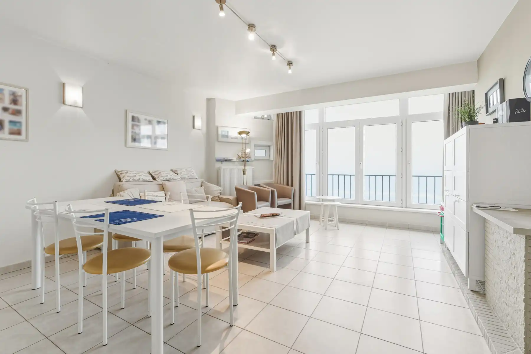 Toplocatie op zeedijk met prachtig zeezicht! foto {{pictureIndex}}