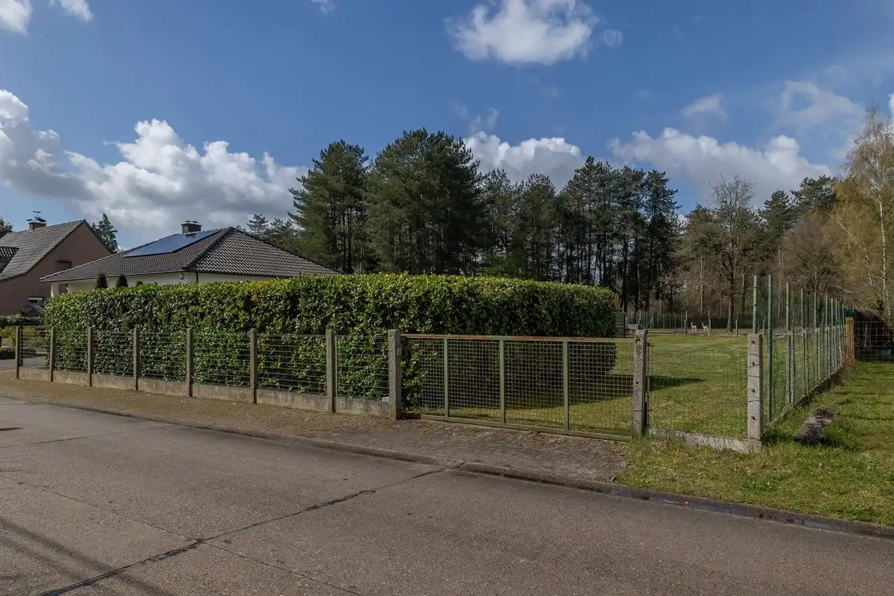 Villaperceel met klasse,  residentieel wonen omringd door groen. foto 6