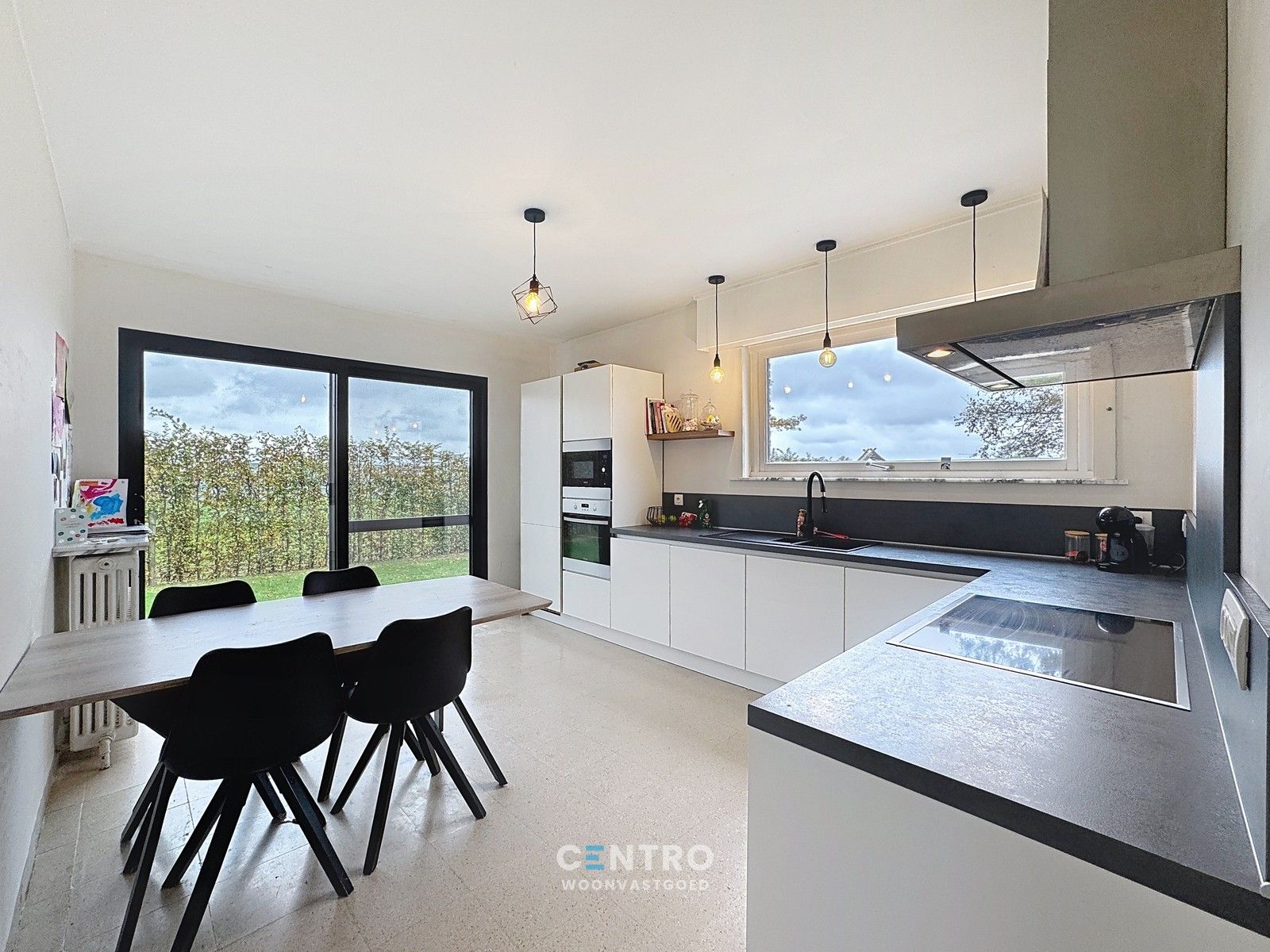 Instapklare, LANDELIJKE WONING met 4 ruime slpkms, 2 badkms, ruime garage, stalling (3 paarden) en gedraineerde buitenpiste te Hooglede (Gits). foto 6