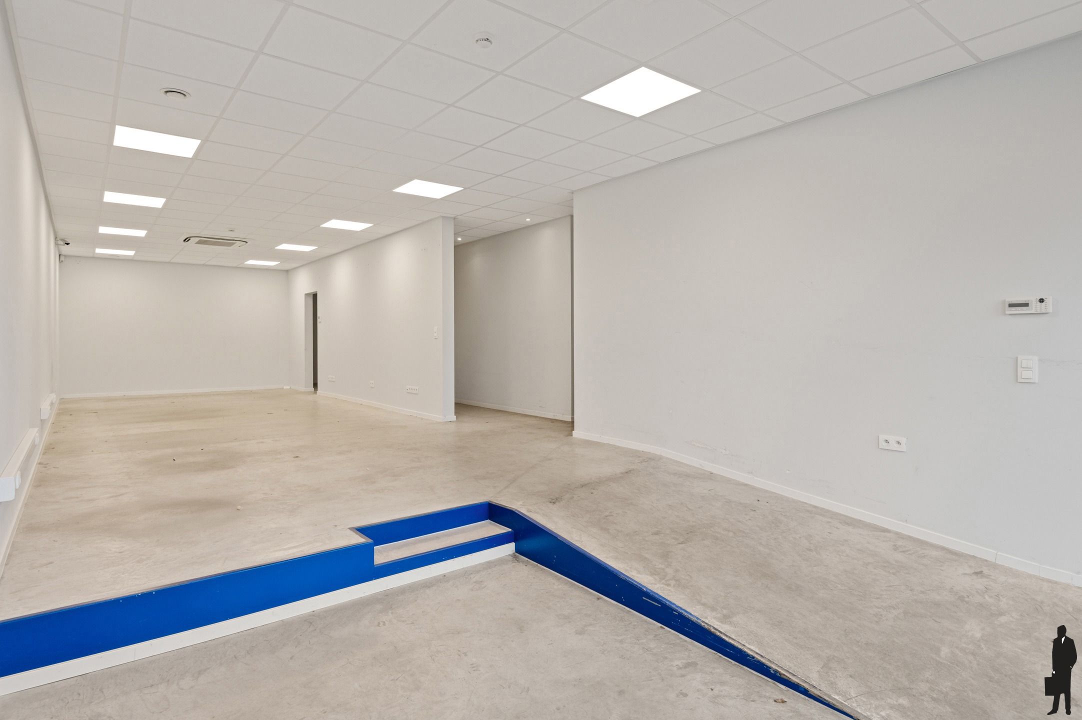 Recent handelspand (ca. 120m²) met 2 autostaanplaatsen foto 2