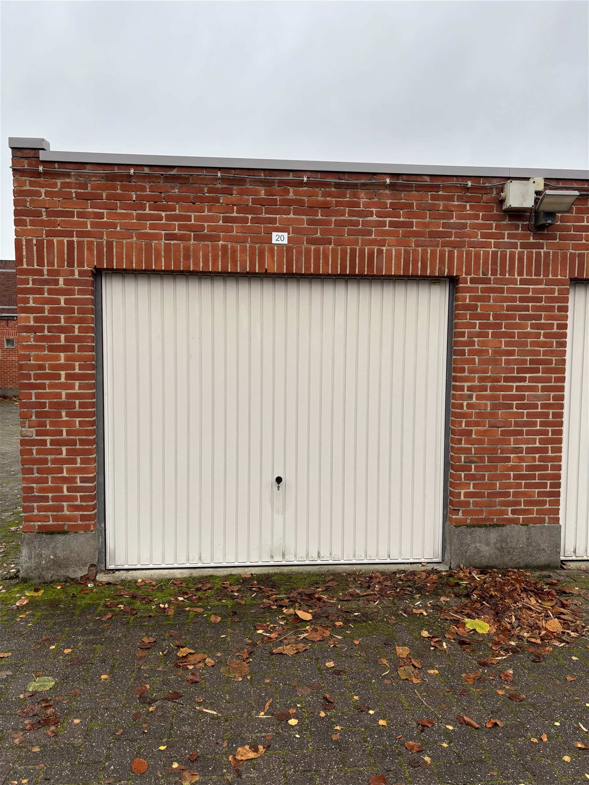 Garagebox te huur foto {{pictureIndex}}