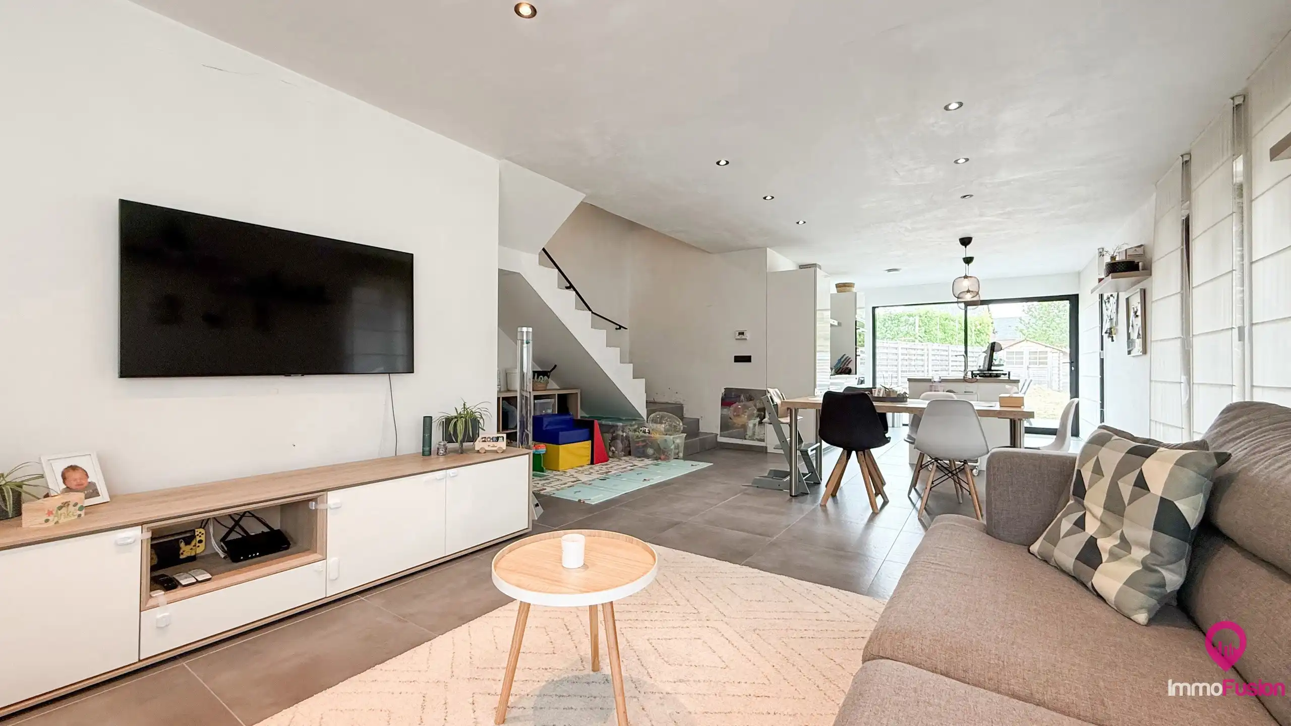 Moderne halfopen nieuwbouwwoning met 4 slaapkamers! foto 3