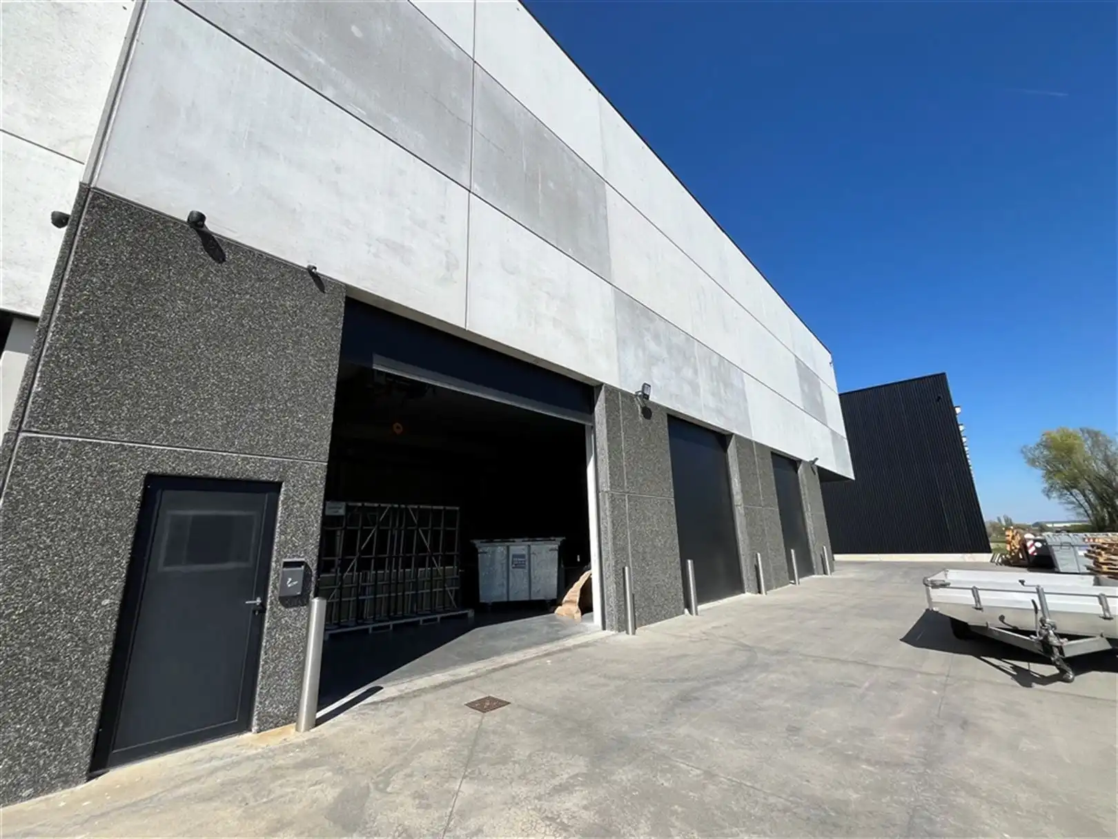 Modern bedrijfspand met kantoren te Harelbeke foto 31