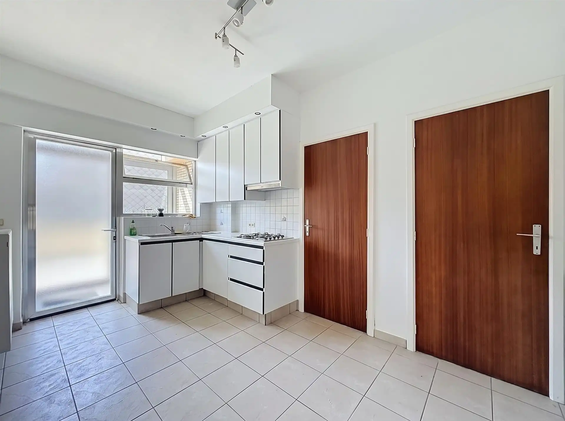 Instapklaar gelijkvloersappartement op rustige locatie nabij centrum Sint-Niklaas! foto 5