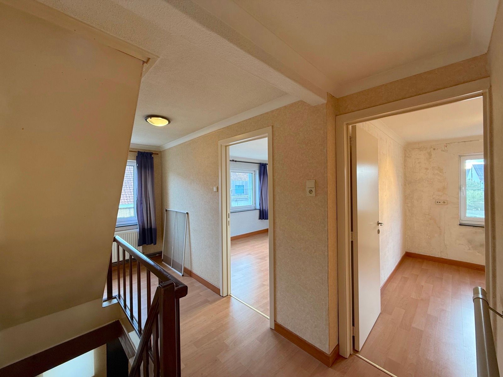 Half open woning met 4 slaapkamers, tuin en garage foto 16