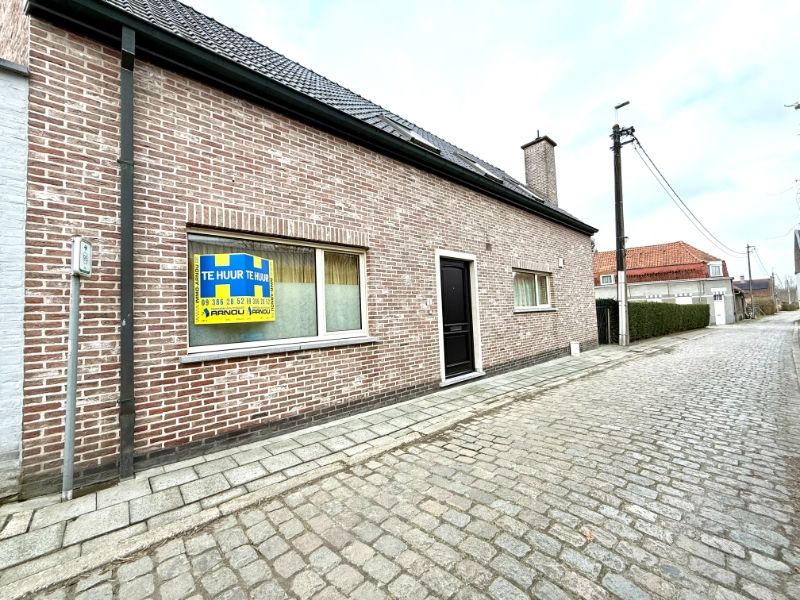 Charmante woning te Vosselare met drie slaapkamers foto 1