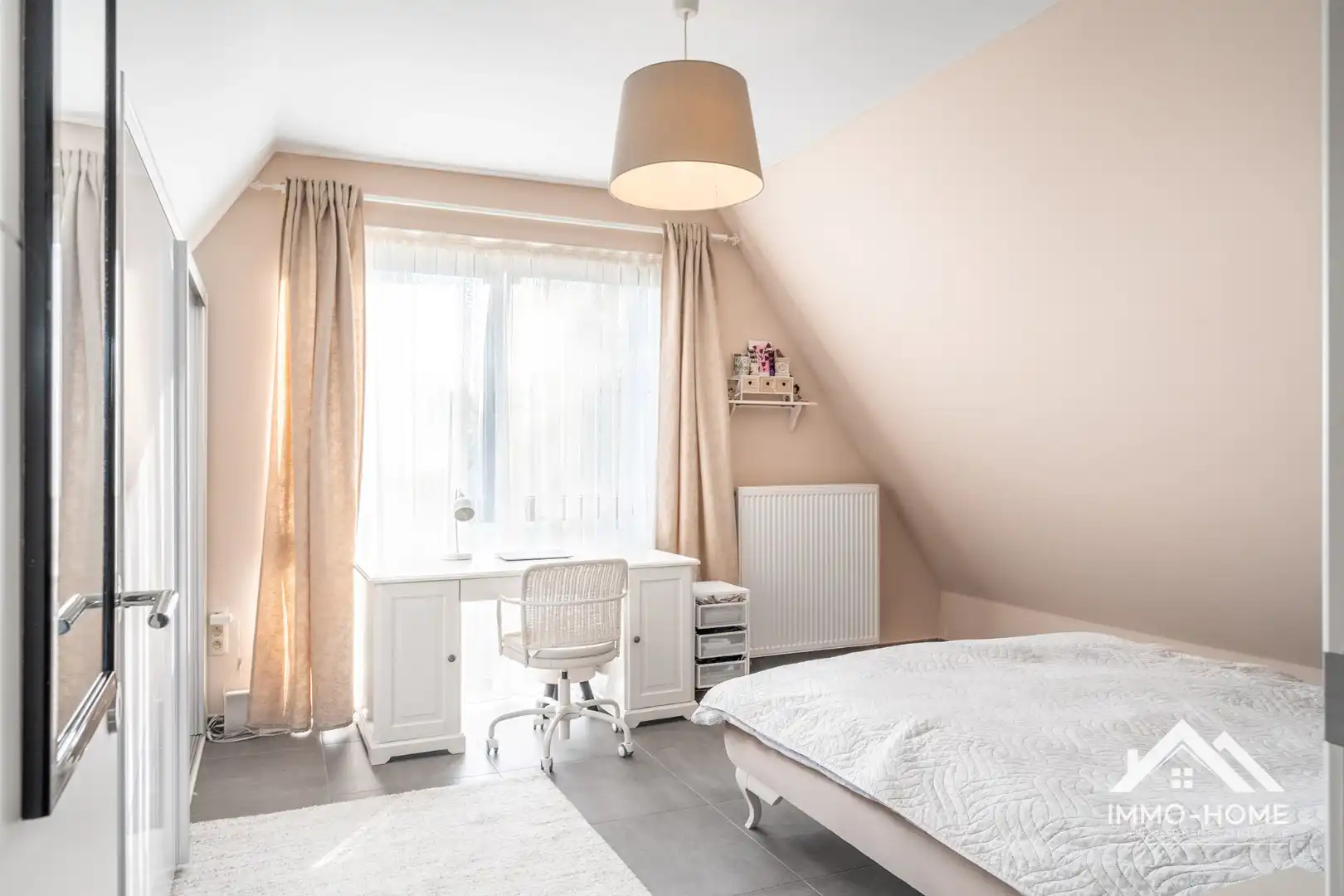 Jonge recente woning met heel veel volume! foto 25