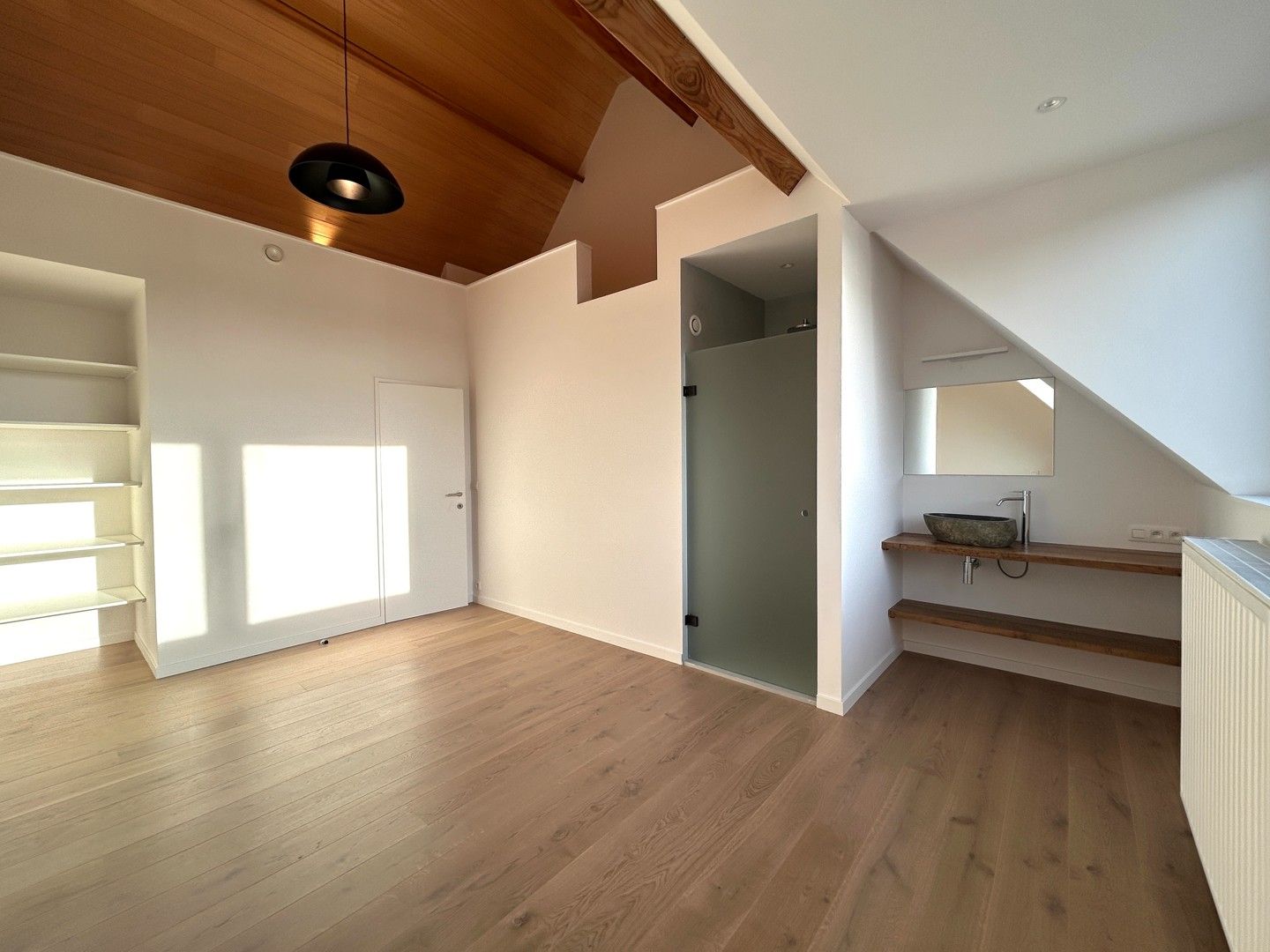 Volledig gerenoveerd duplex-appartement met 3 ruime slaapkamers te centrum Tielt! foto 8