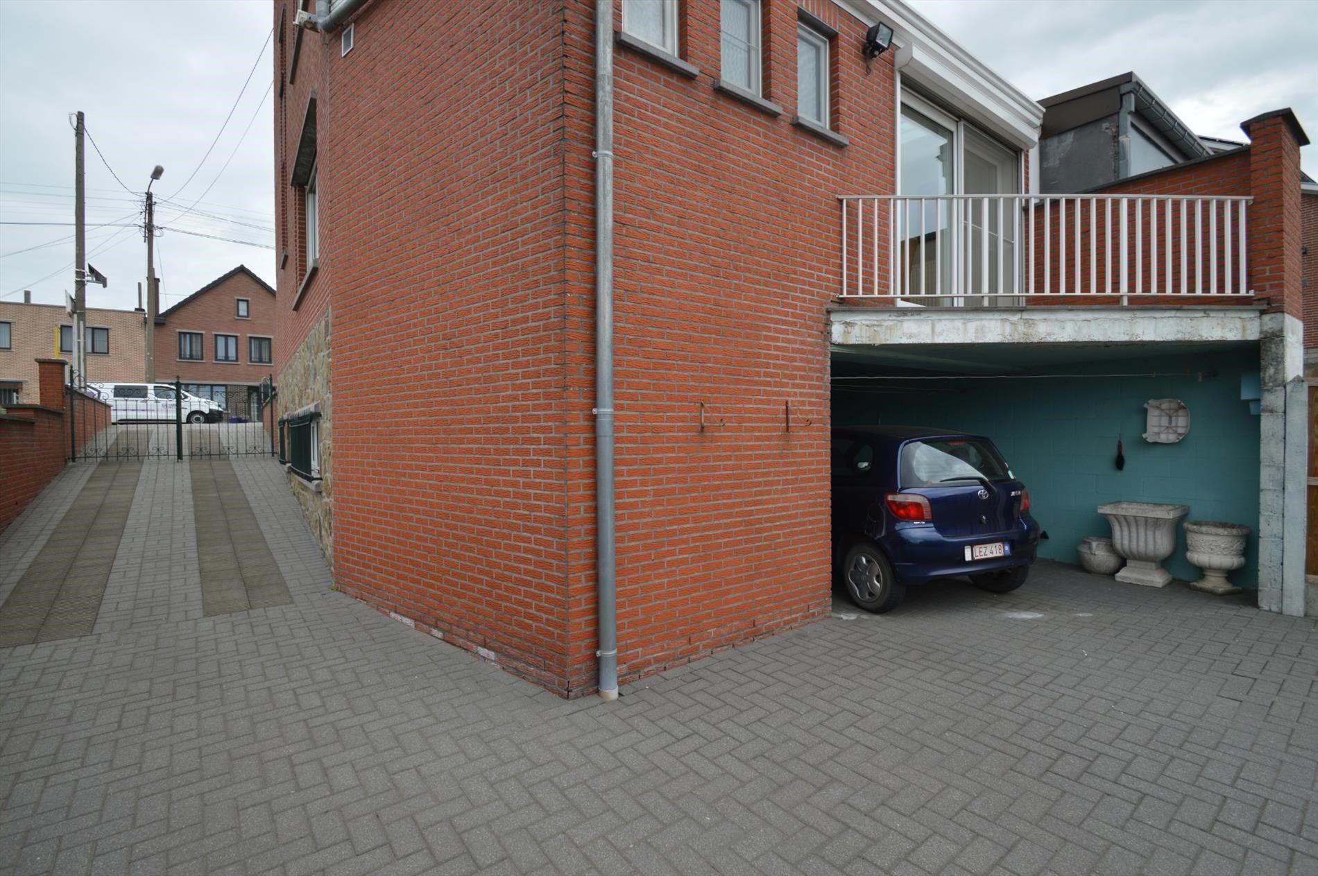 Verzorgde halfopen woning met drie slaapkamers en tuin  foto 23