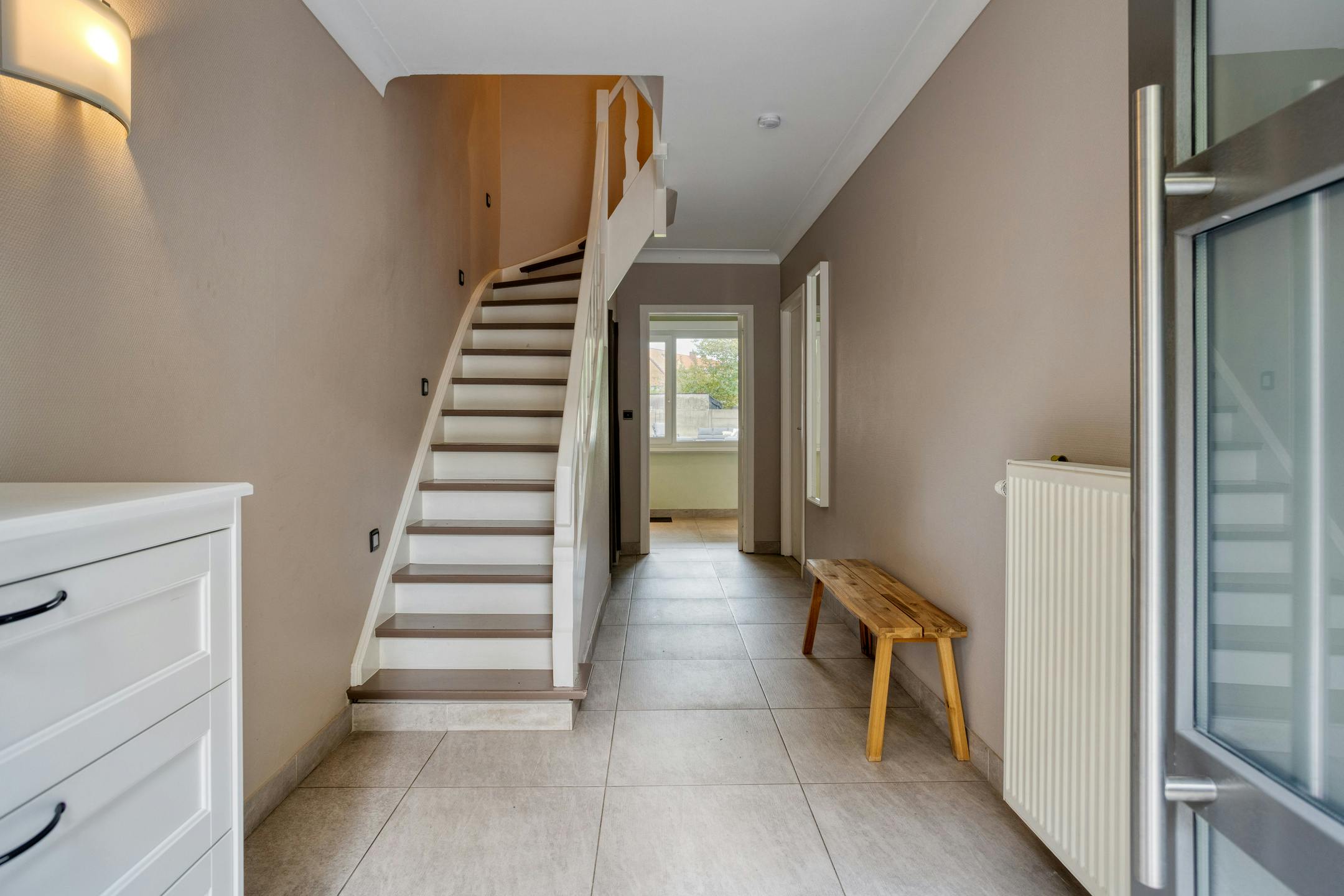 Instapklaar huis te koop in de "Vogeltjeswijk" te Merksem foto 2