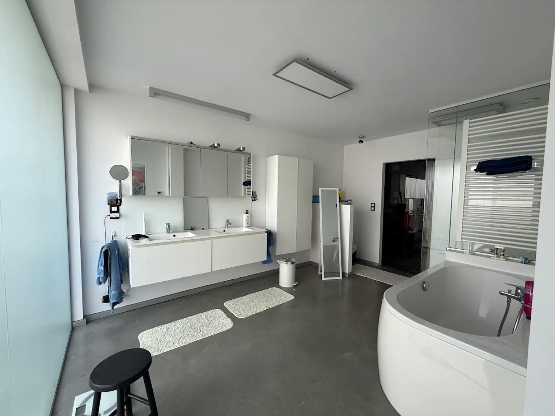 BEDRIJFSGEBOUW MET APPARTEMENT EN BUITENTERREIN foto 18