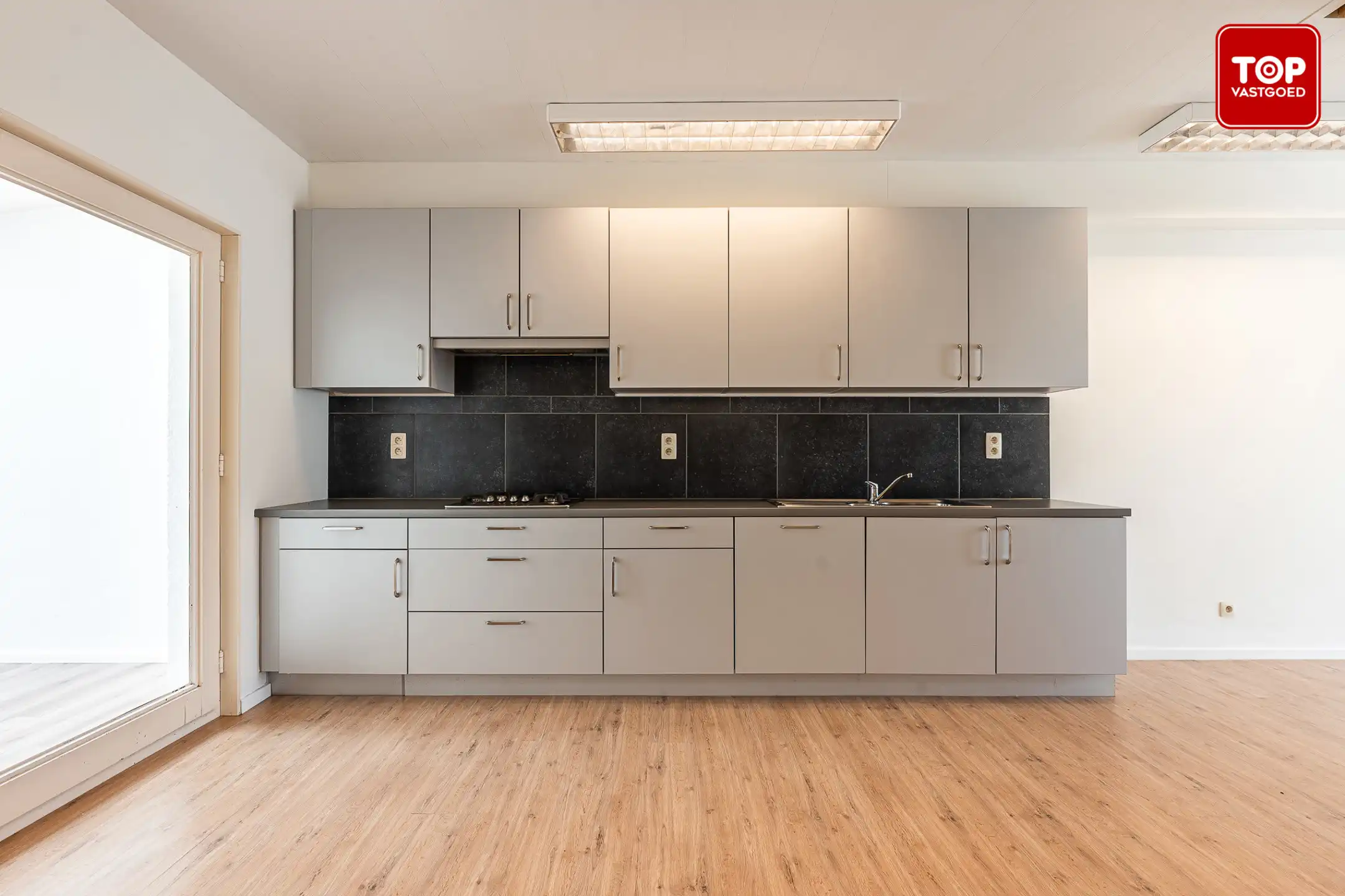 Instapklare woning met 3 slaapkamers en open zicht op de velden foto 8