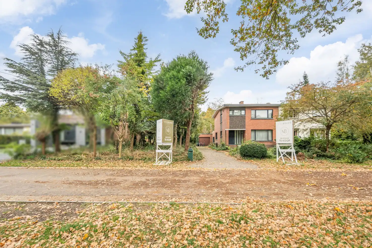 Hoofdfoto van de publicatie: Woning met  bouwgrond te koop aan De Maten in Genk