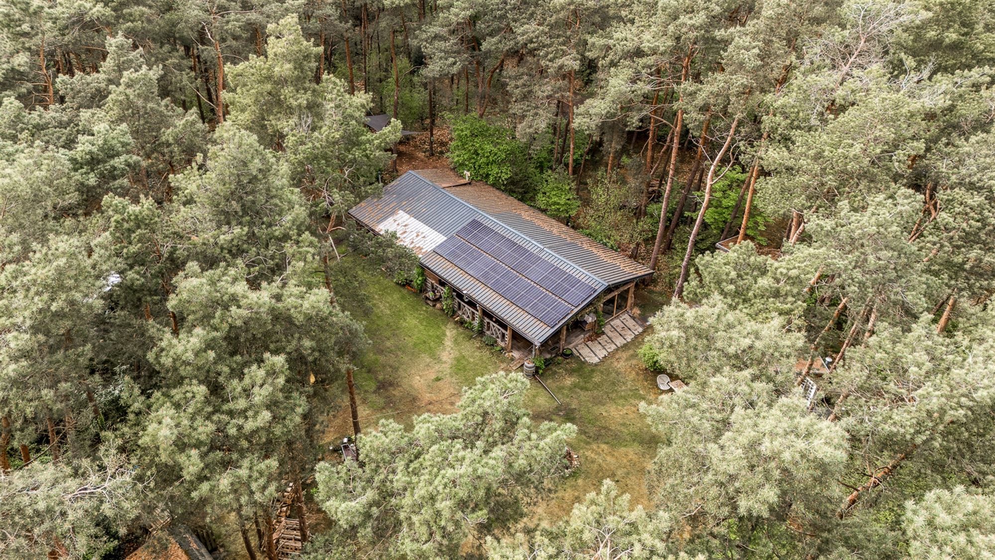 UNIEKE, TOP-GERENOVEERDE CHALET OP IDYLISSCHE LOCATIE foto {{pictureIndex}}