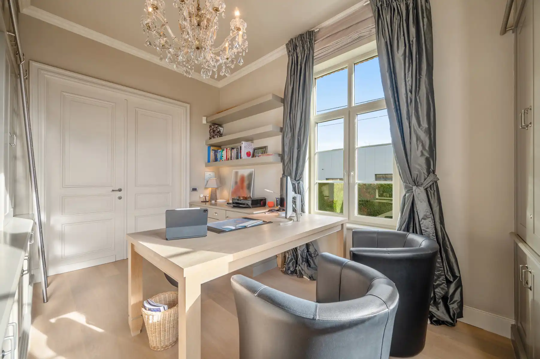 Prachtige villa in tijdloze architectuur te SCHRIEK foto 4