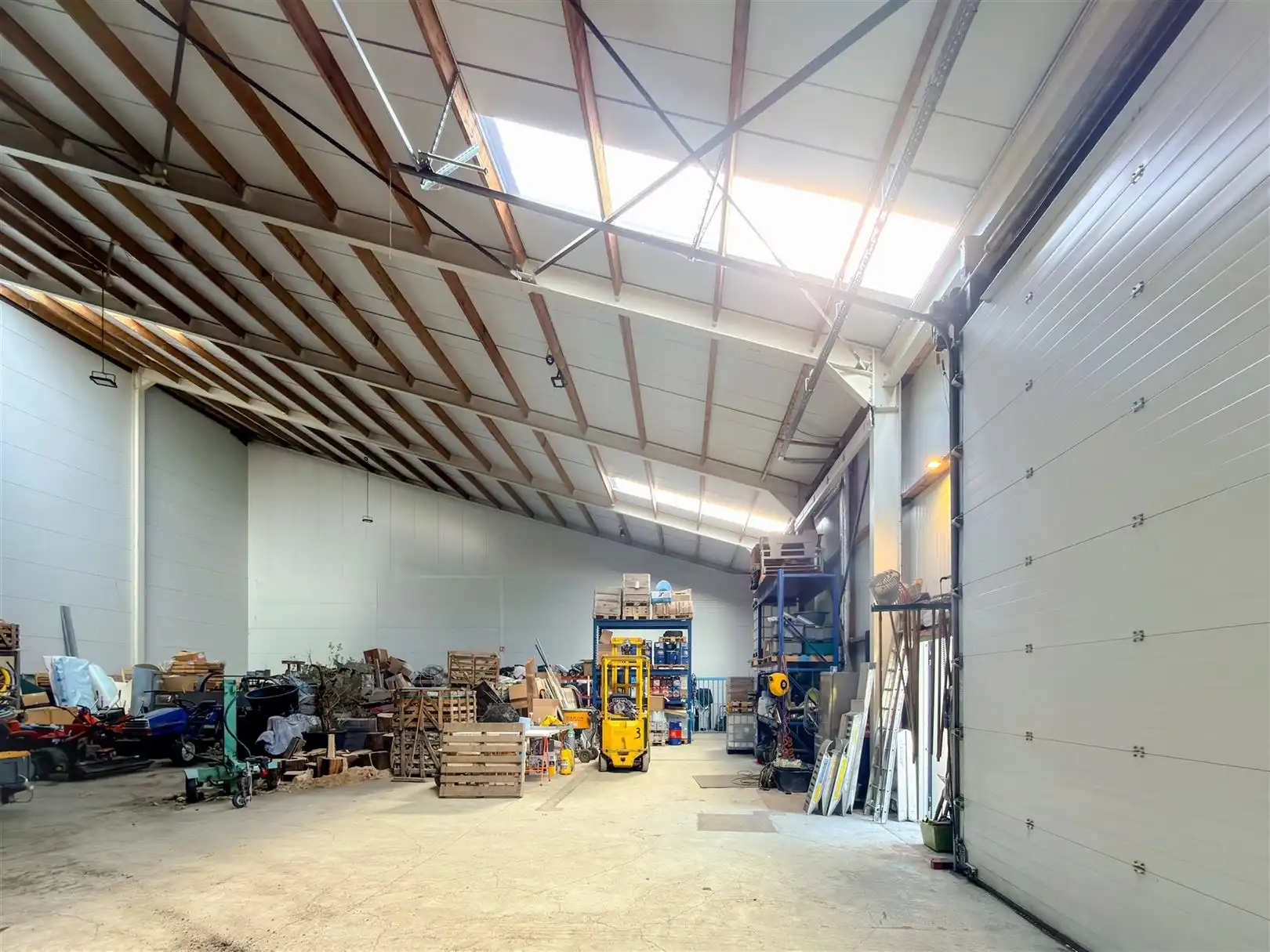 Enorm ruim magazijn met natuurlijke lichtinval! foto 8